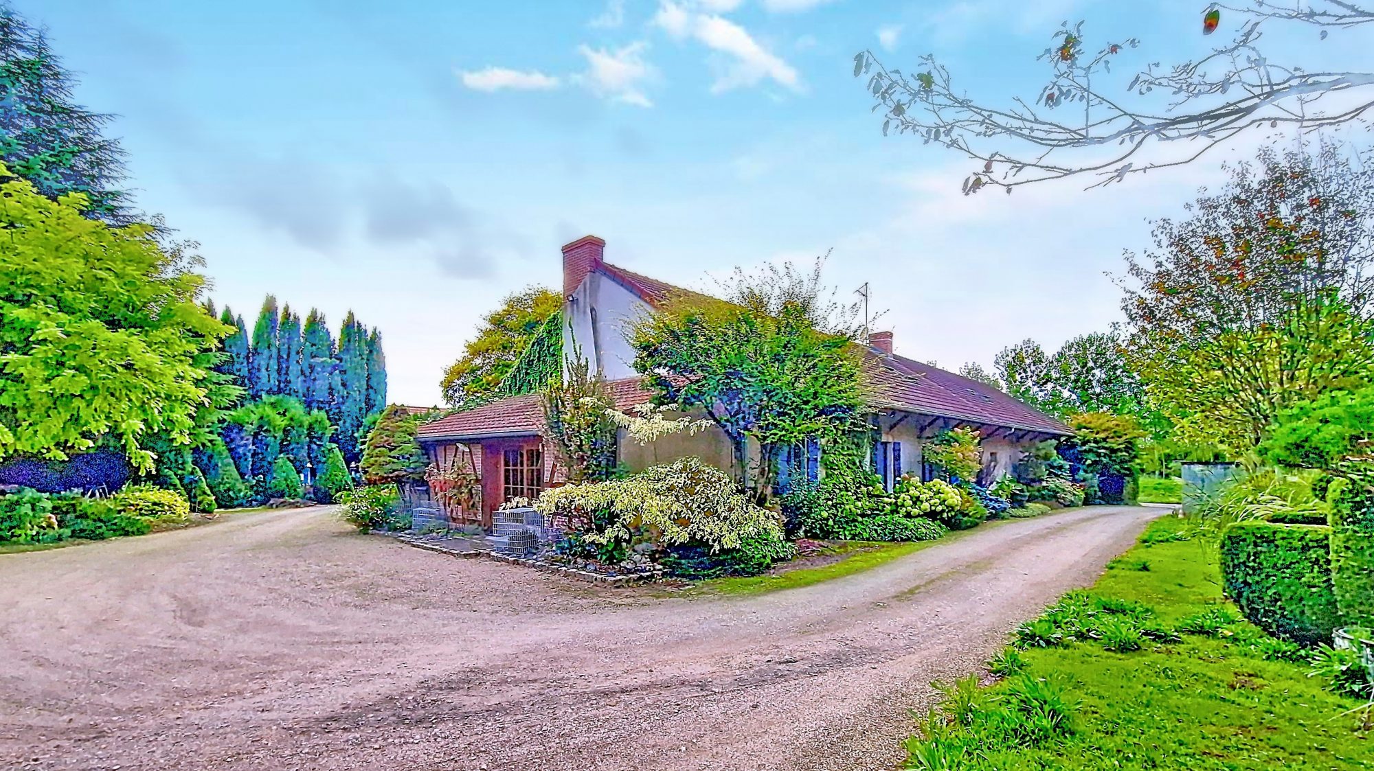 Chalon sur Saône : belle longère sur 30 ares