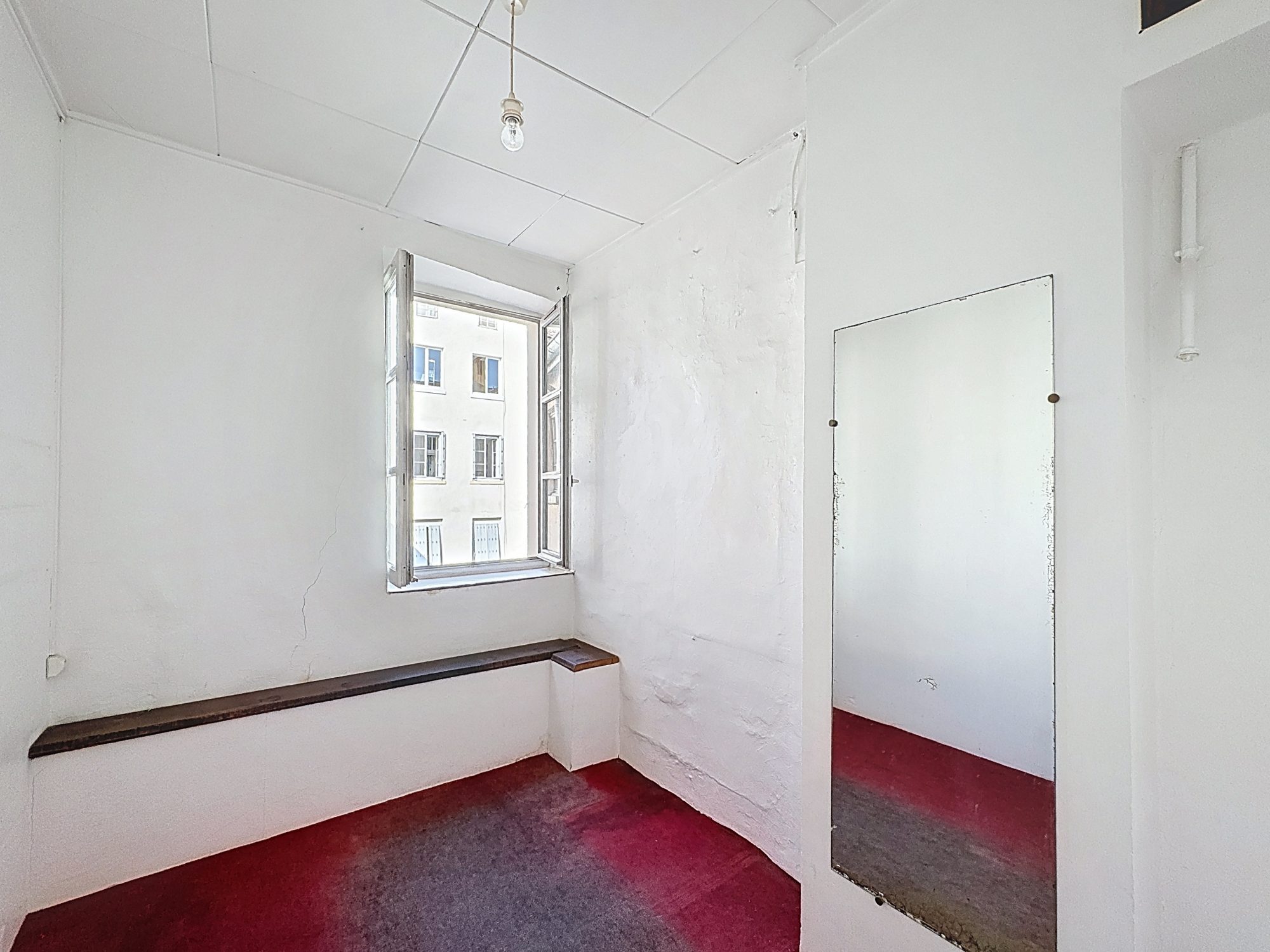 SOUS OFFRE - T4 de 82 m² avec vue imprenable à 200 m du métro Croix Rousse Lyon 69004