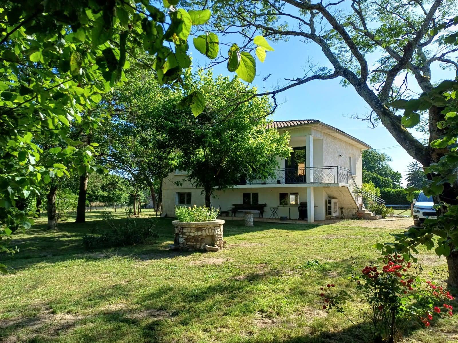 JOLIE MAISON avec Jardin clos