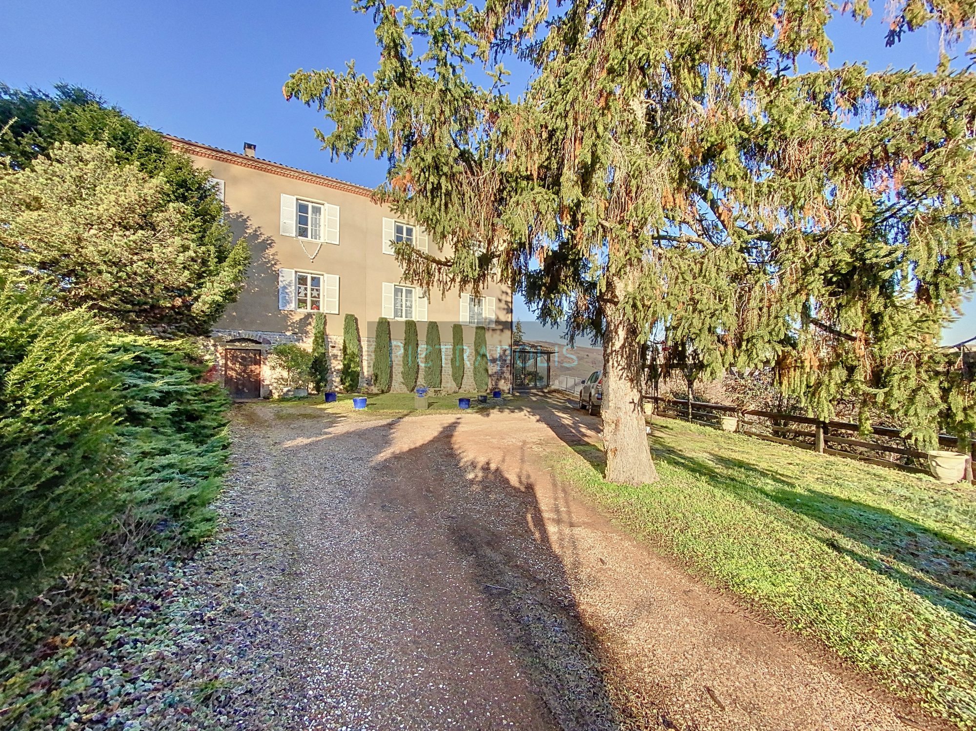 Propriété Familiale 270 m² Habitables avec cave voûtée  et potentiel à développer Au Coeur du Beaujolais Salles-Arbuissonnas-en-Beaujolais 69460