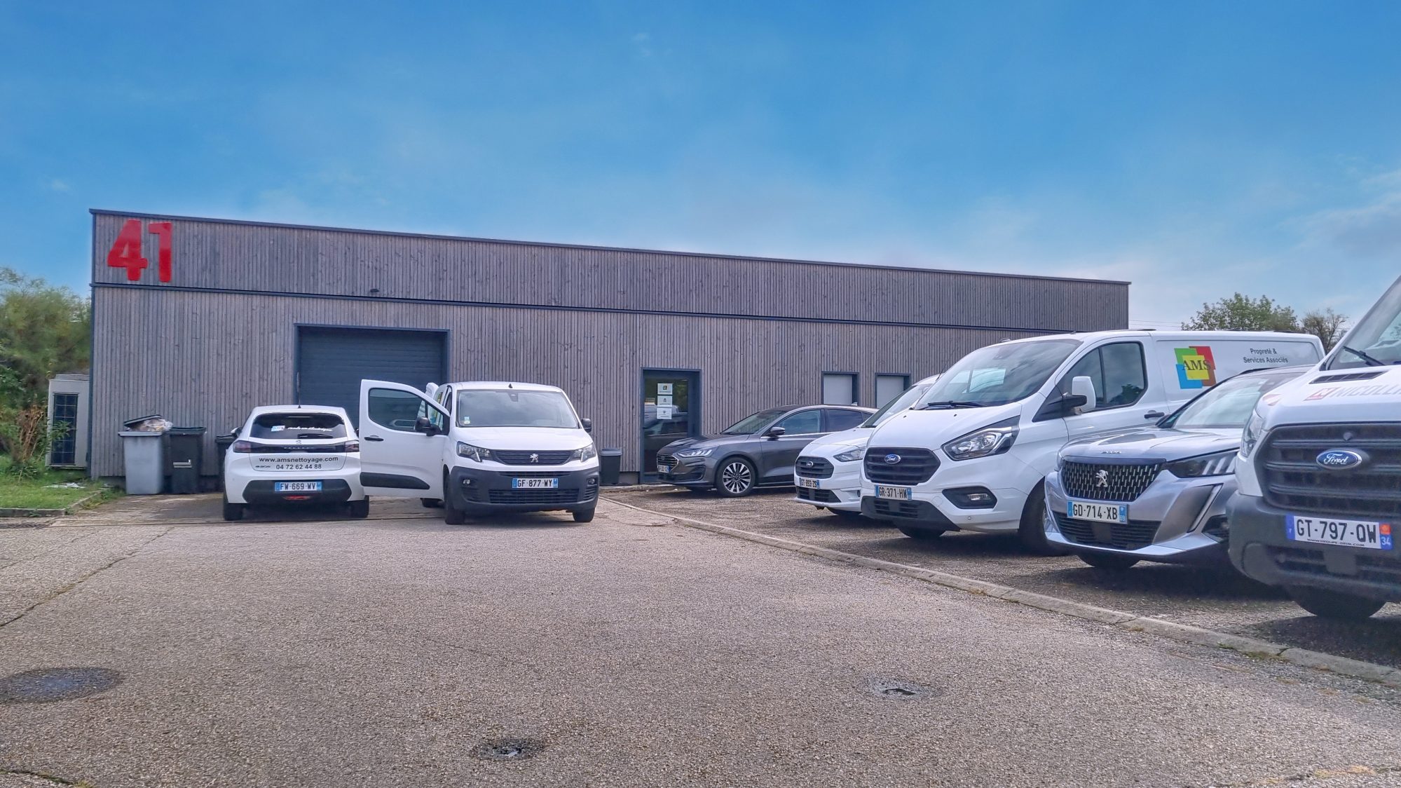 Local professionnel 399m² - Vénissieux Vénissieux 69200