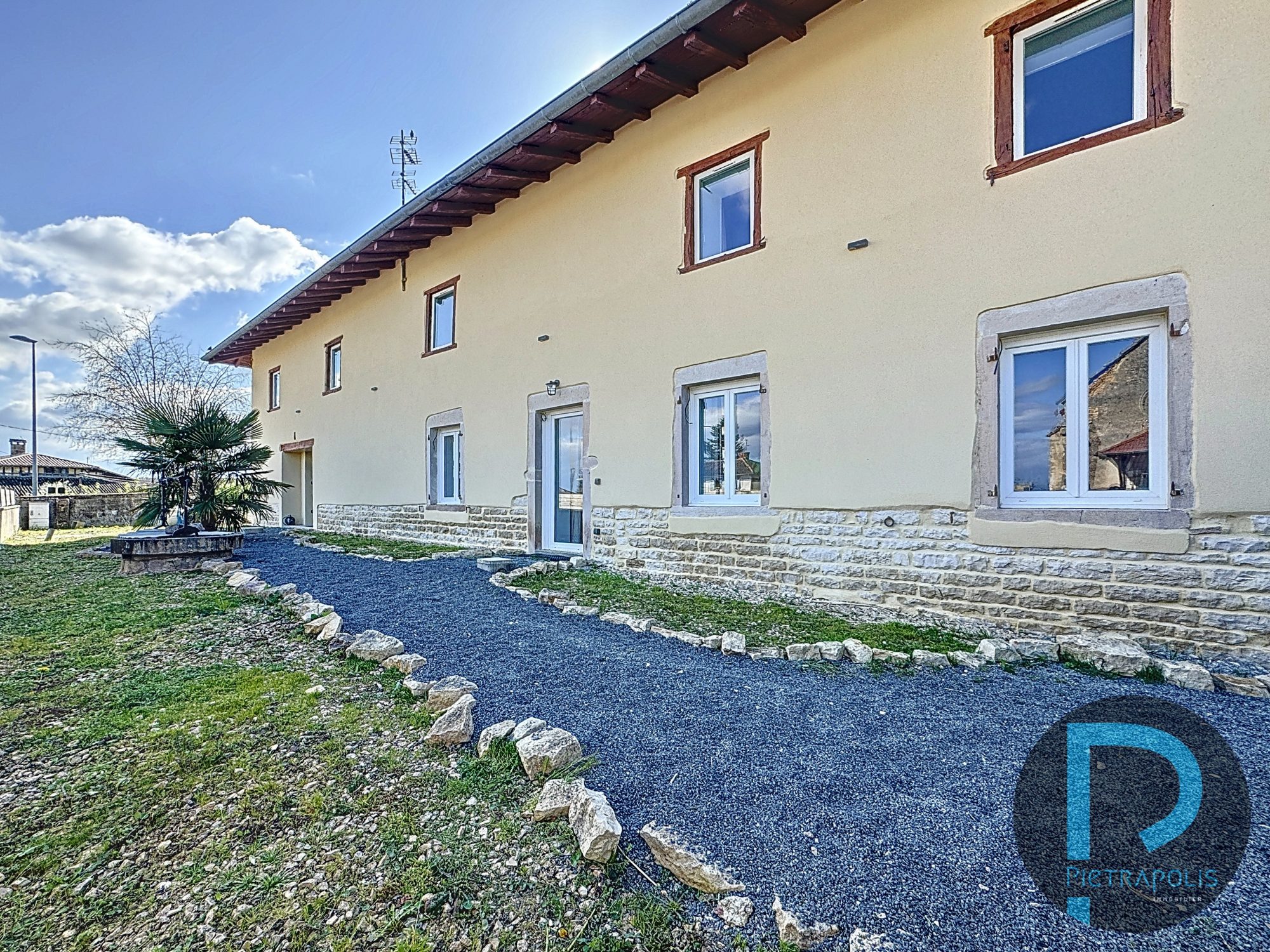 FERME RENOVEE BOISSEY 01190