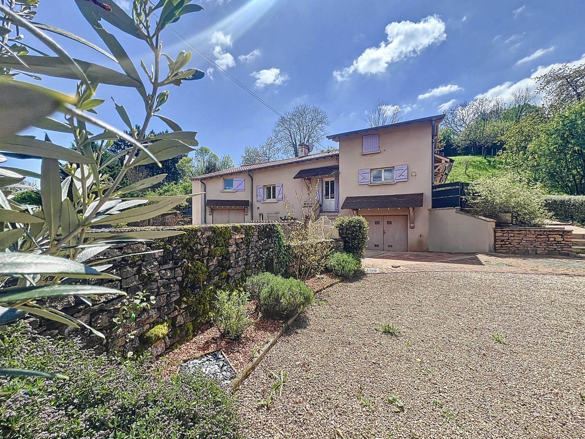 BELLE MAISON A PIERRECLOS 185 m²