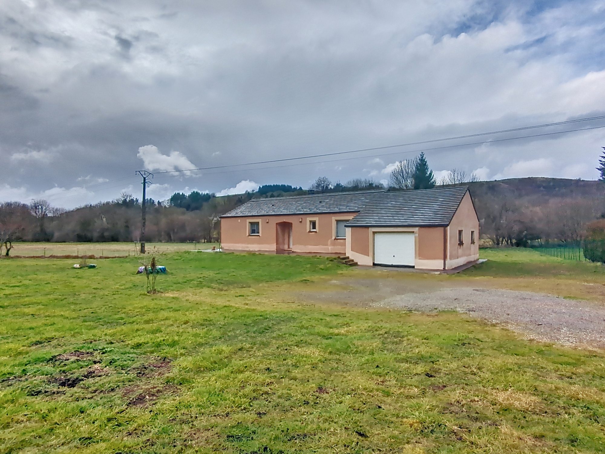 MURAT-SUR-VEBRES: Maison plain-pied T4 9Om², Garage