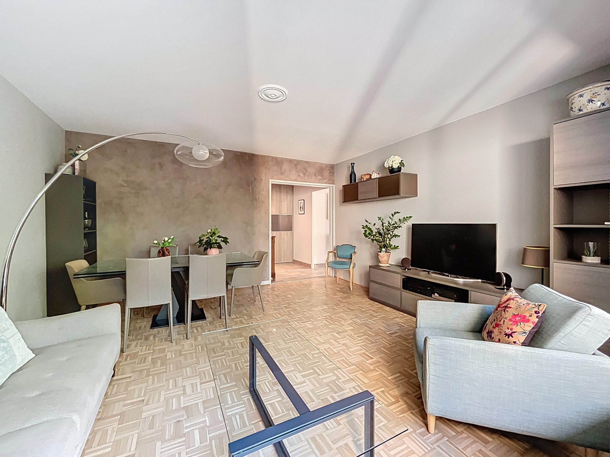 A VENDRE EN EXCLUSIVITE T4 lumineux avec balcon – Étage élevé, vue dégagée, cadre verdoyant et calme ! Villeurbanne 69100