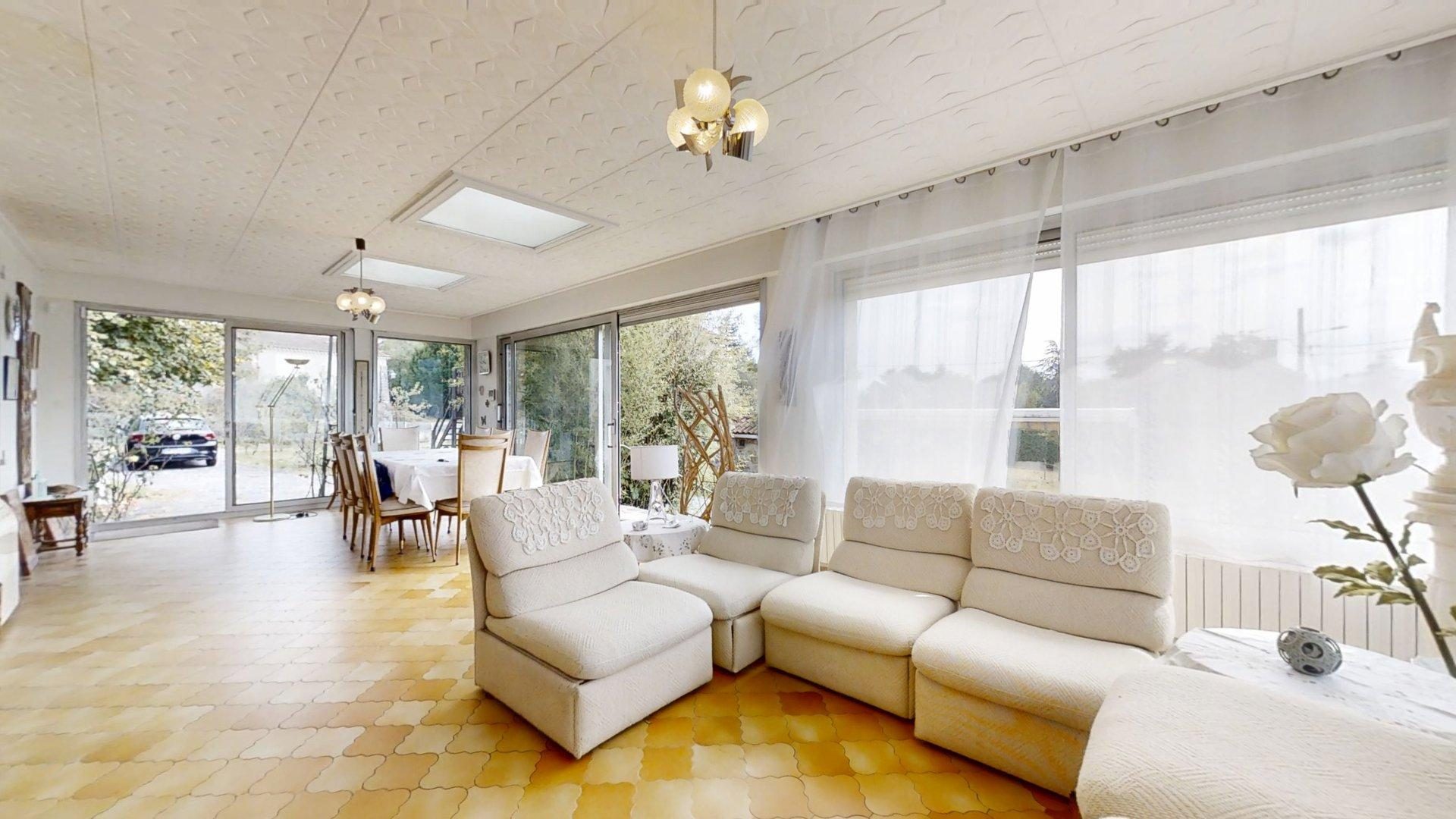 Maison avec dépendances sur un terrain constructible Davézieux 07430