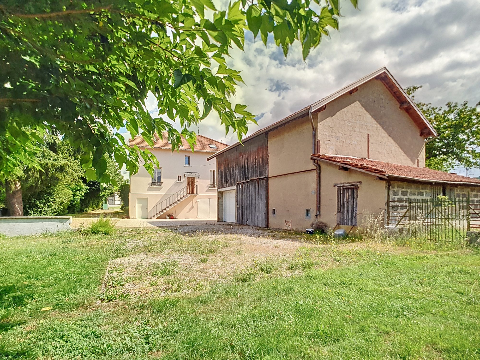 Superbe maison + Grange + labo