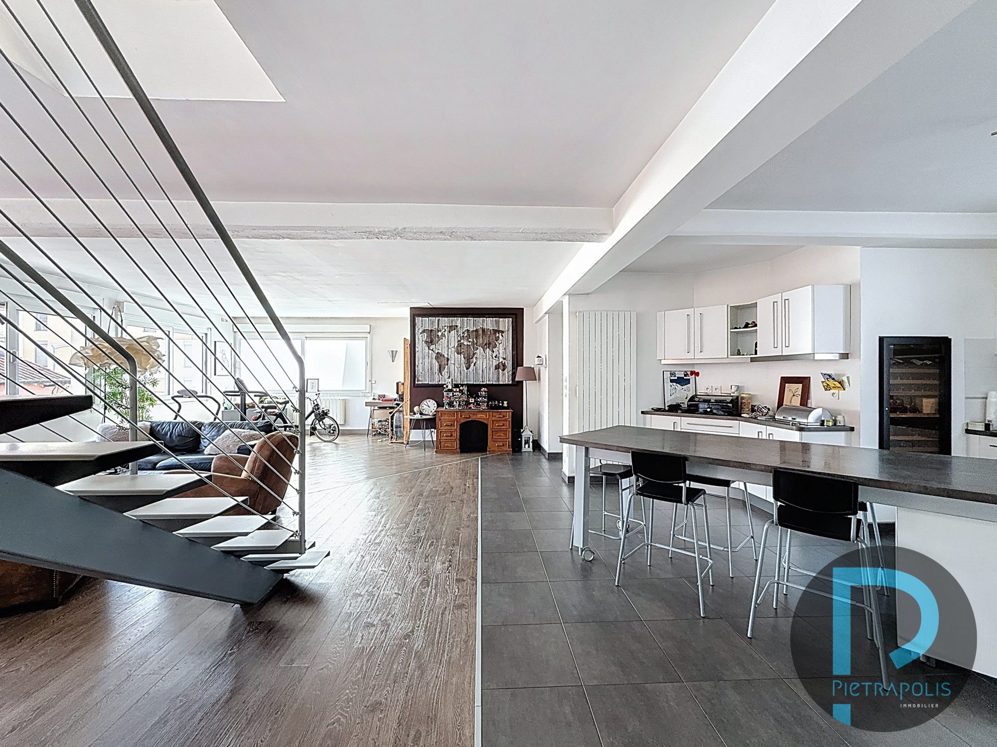 Appartement style LOFT plein coeur de villefranche en DUPLEX 195m² - 2 places de parking privatives - Terrasse avec jacuzzi de 65m²