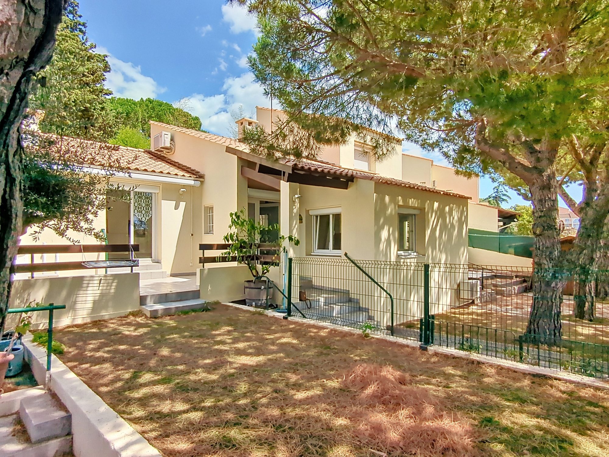 SETE: Sur une parcelle de 262m² env., Maison Individuelle 98m² env, Garage