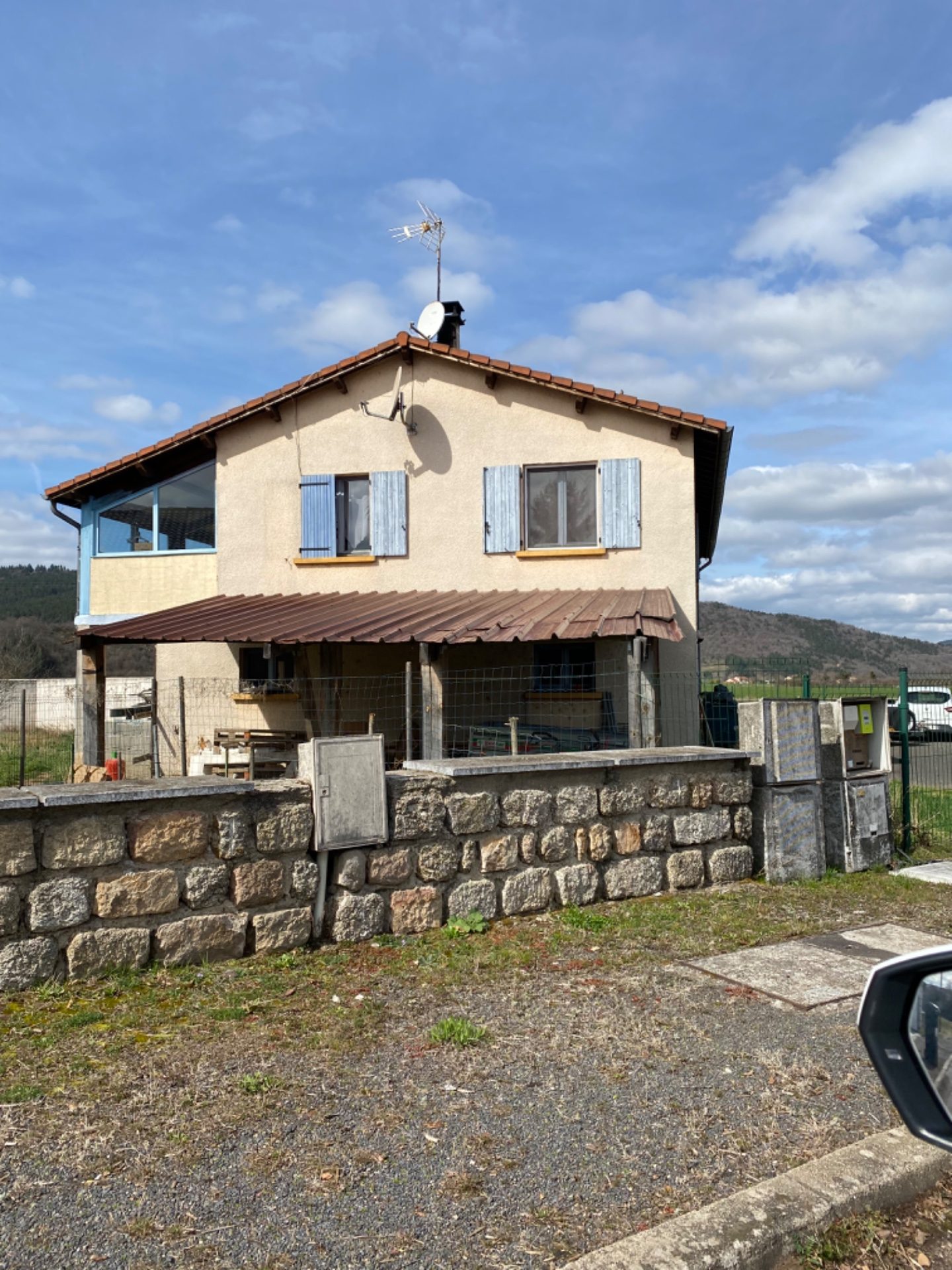 Maison avec local commercial et dépendances Mazeyrat-d'allier 43300
