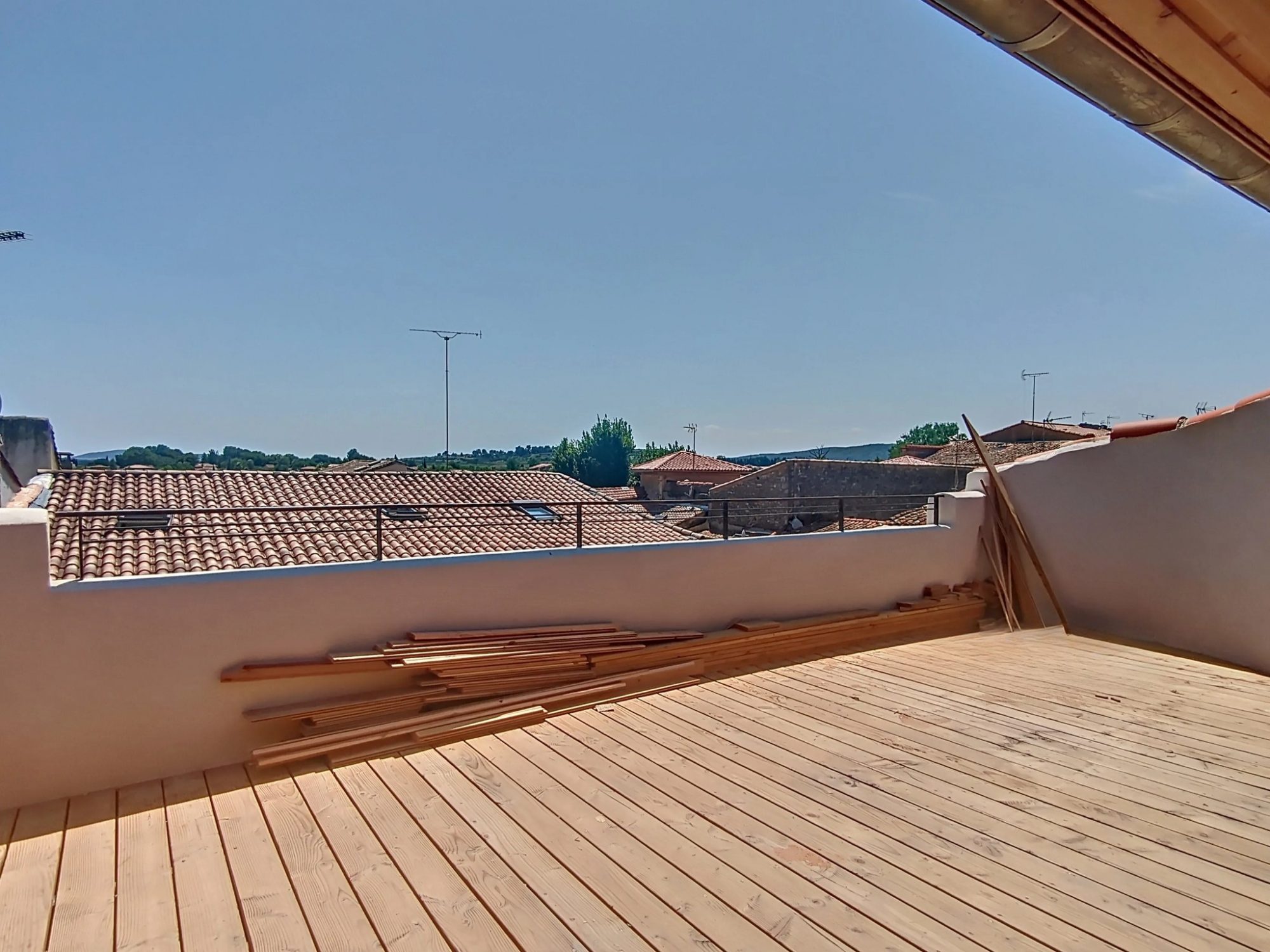 MONTBAZIN: Maison de de ville R+2, Garage 70m² env., Tropézienne