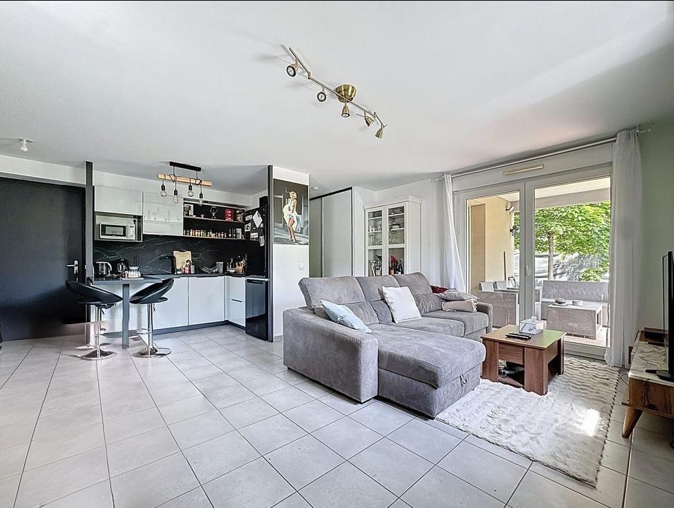 En exclusivité, Très beau T3 en RDC de 64m2 avec 130m2 de jardin et ses deux places de stationnement