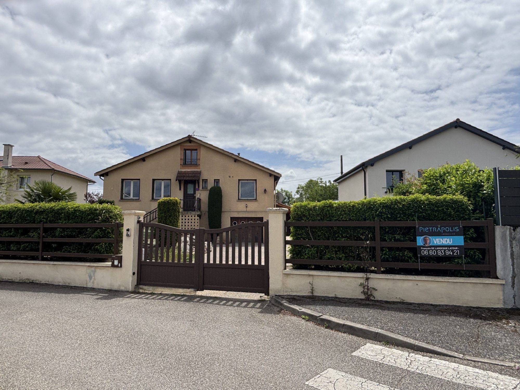 Centre village, belle maison de 160 m², terrain de 850 m² avec piscine Chaponost 69630