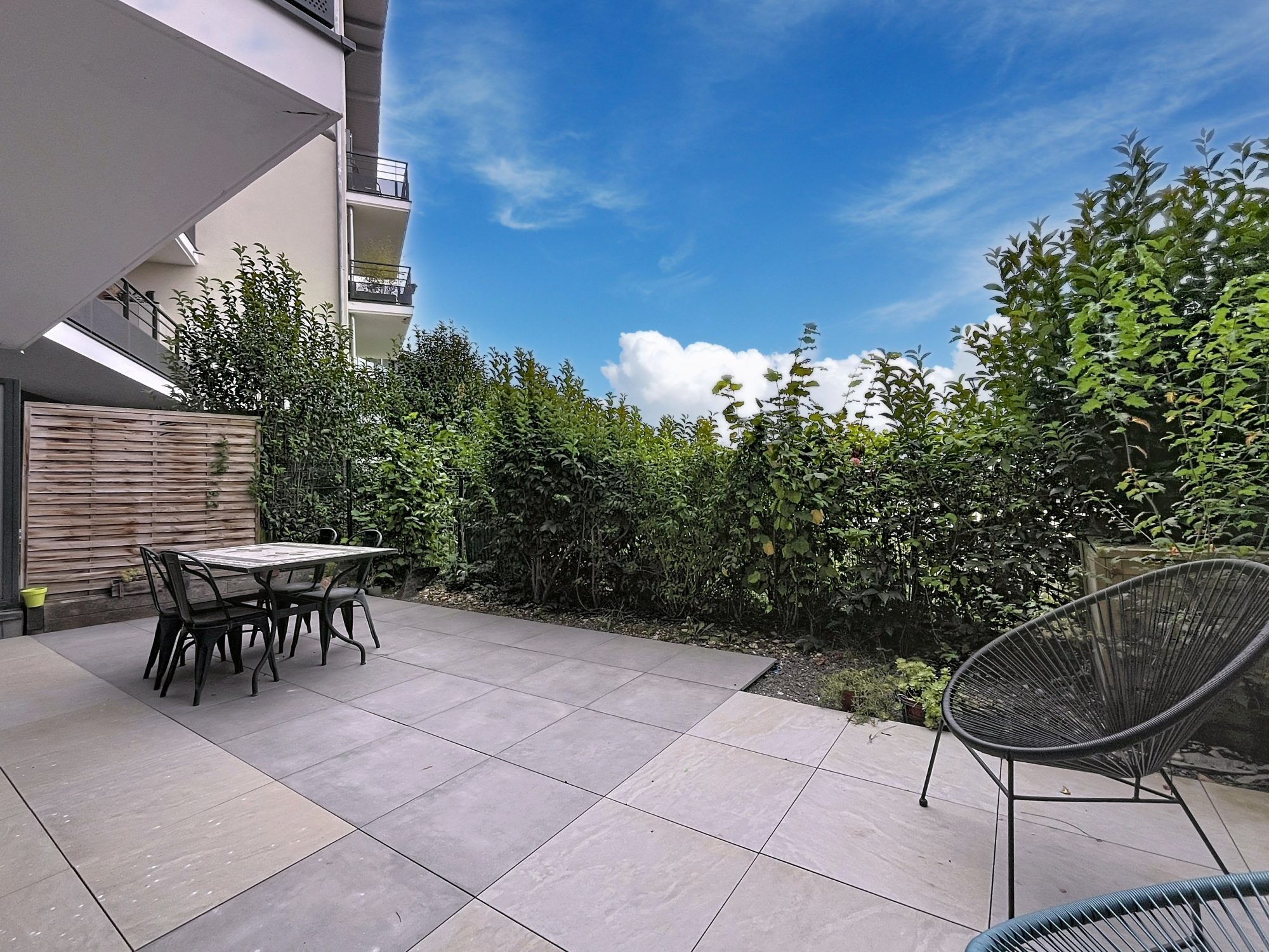 Appartement de 67m2 avec 3 garages Cessy 01170