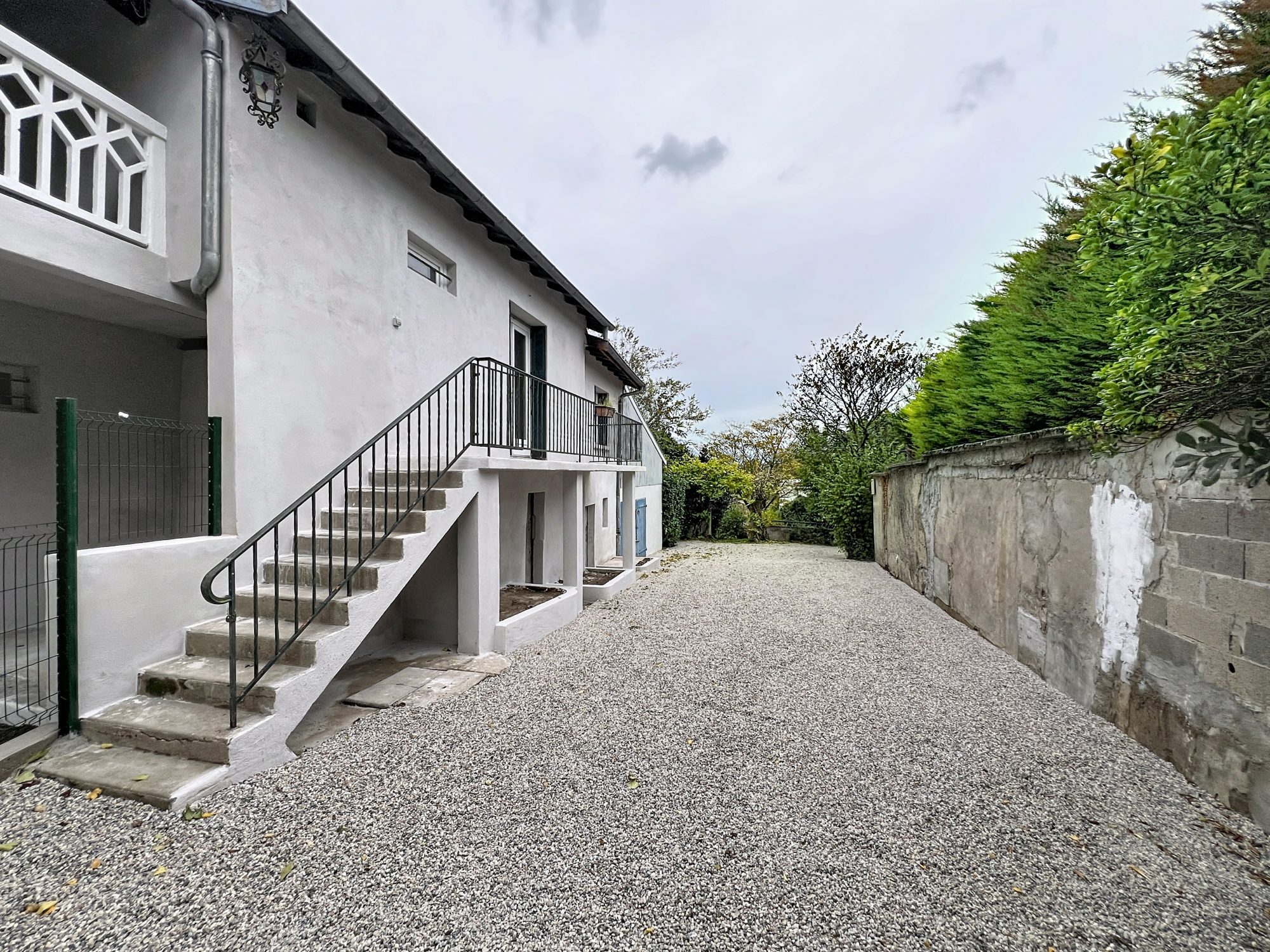 SUR LES HAUTEURS DE GENAY - AU CALME - APPARTEMENT T3 DE 97m2 - PETITE COPROPRIETE Genay 69730