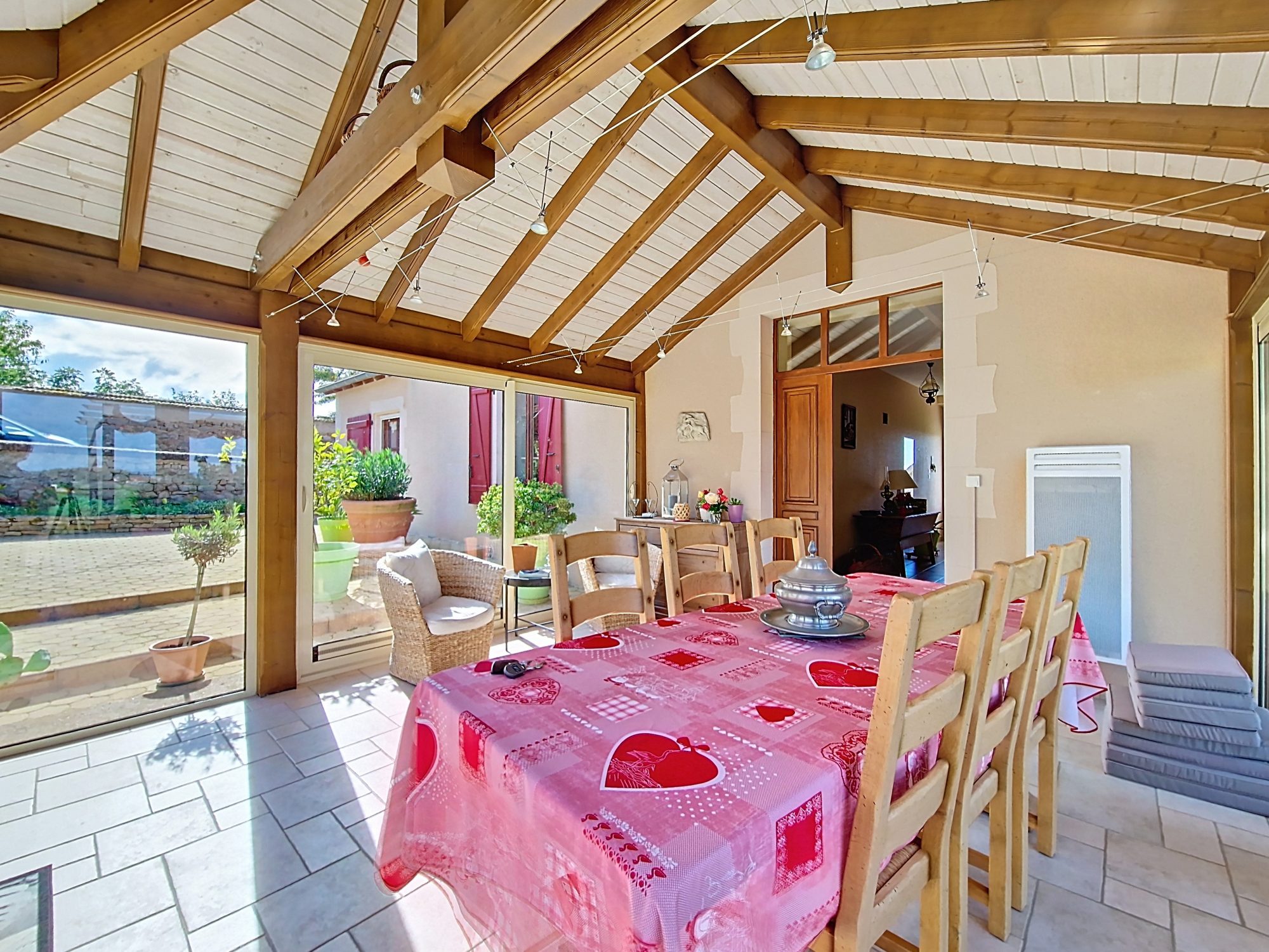 Authentique maison brionnaise  – volumes, charme et potentiel La Clayette 71800