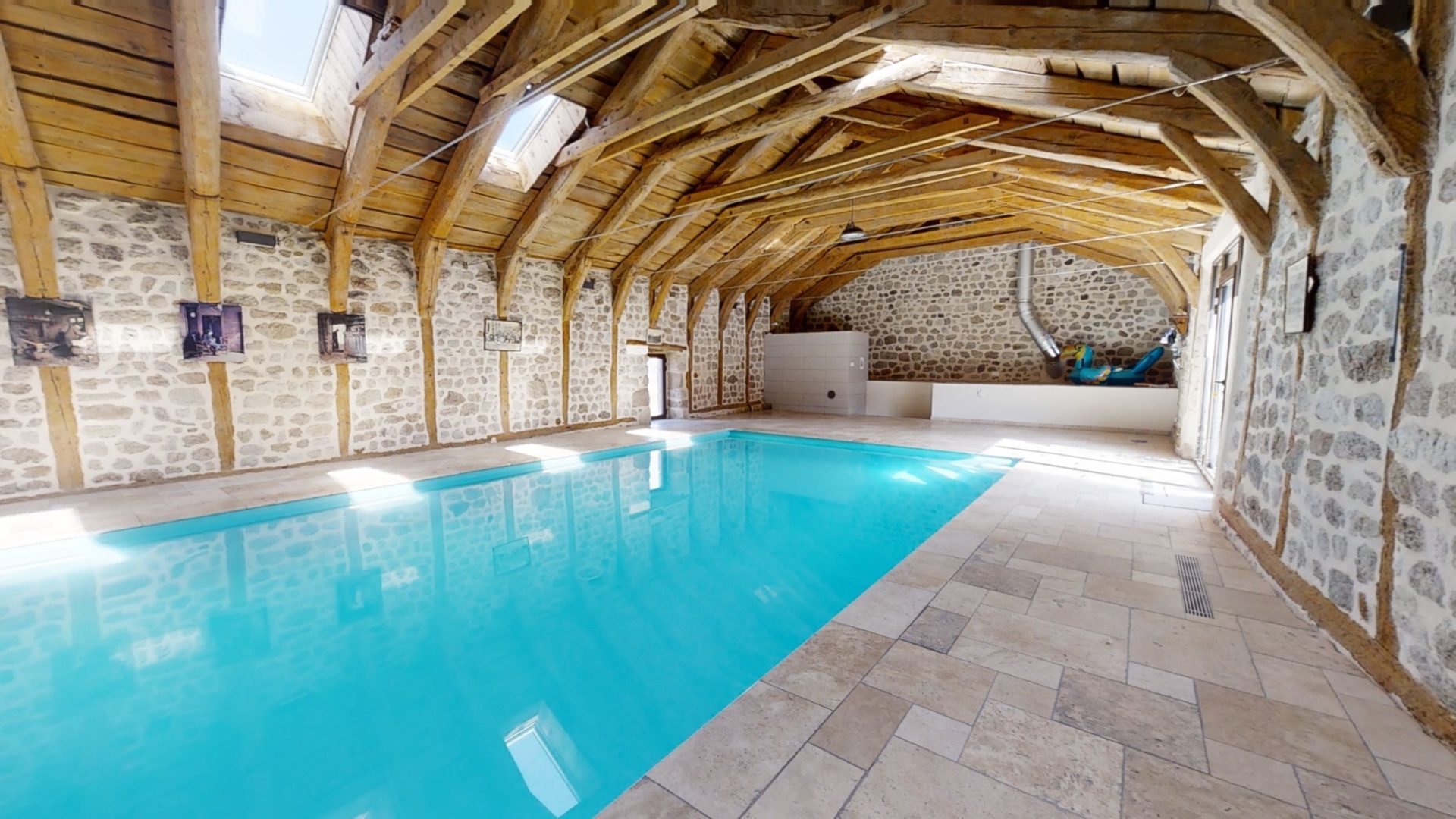 Bien d’exception loué en gîtes avec piscine intérieure Montregard 43290