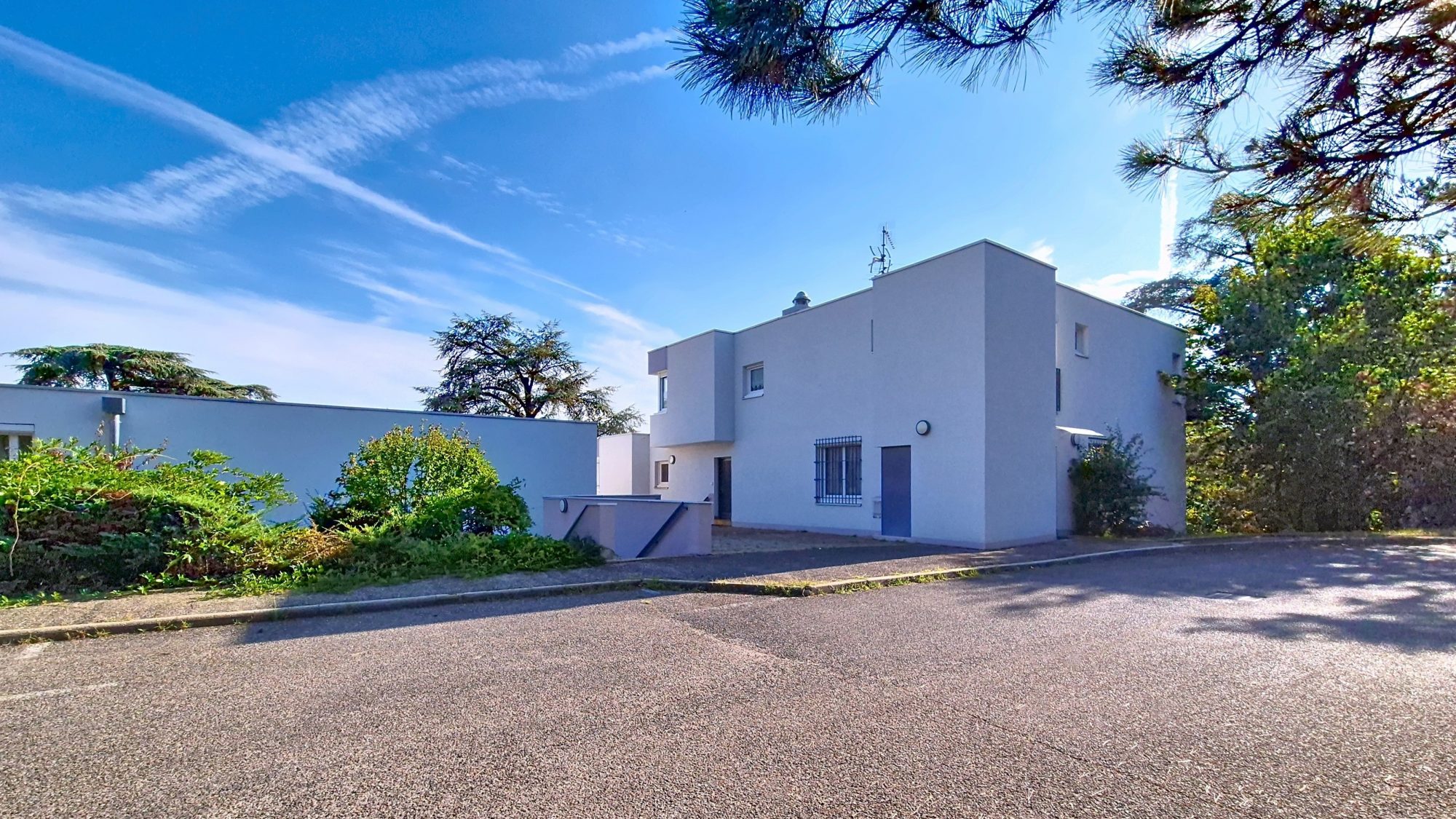 Cadre verdoyant – T4 Duplex 109m² - terrasse sans vis-à-vis Rillieux-la-Pape 69140