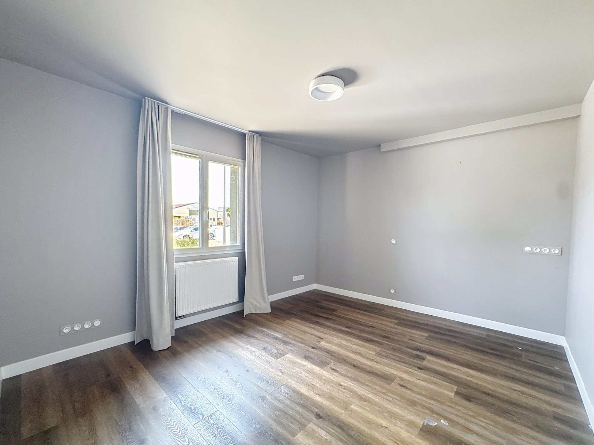 Bâtiment Commercial ou de Bureaux à Craponne de 430m2 Craponne 69290