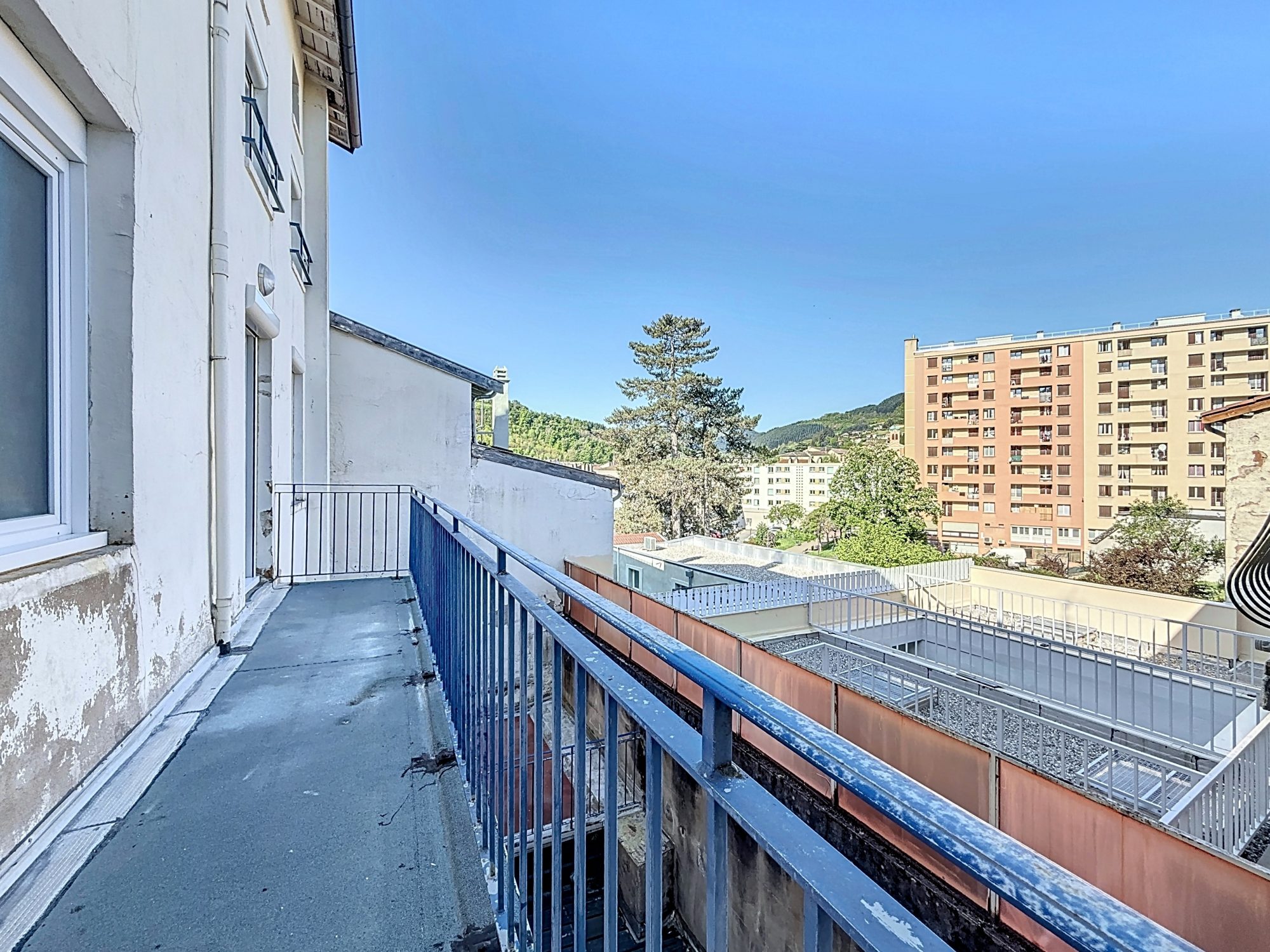 Appartement entierement renové 2 ou 3 chambres et balcon centre de Tarare Tarare 69170