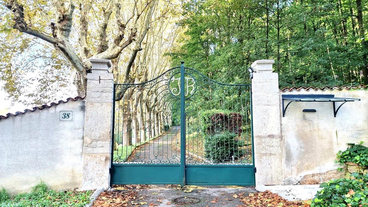 REZ DE JARDIN - T5 de plain pied de 116 m² - terrain privé de 400 m² piscinable. Caluire-et-Cuire 69300