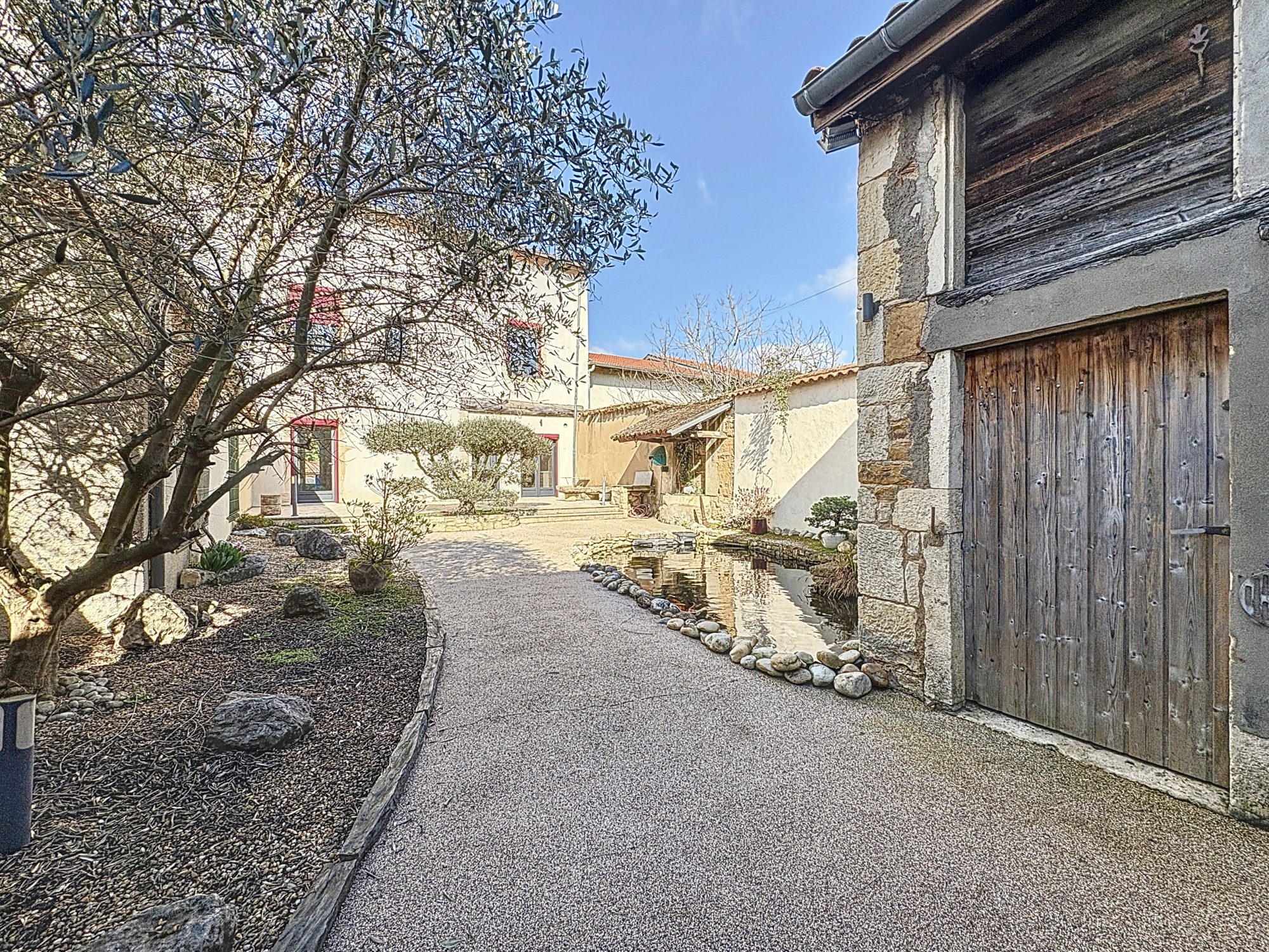Maison avec piscine et grand jardin