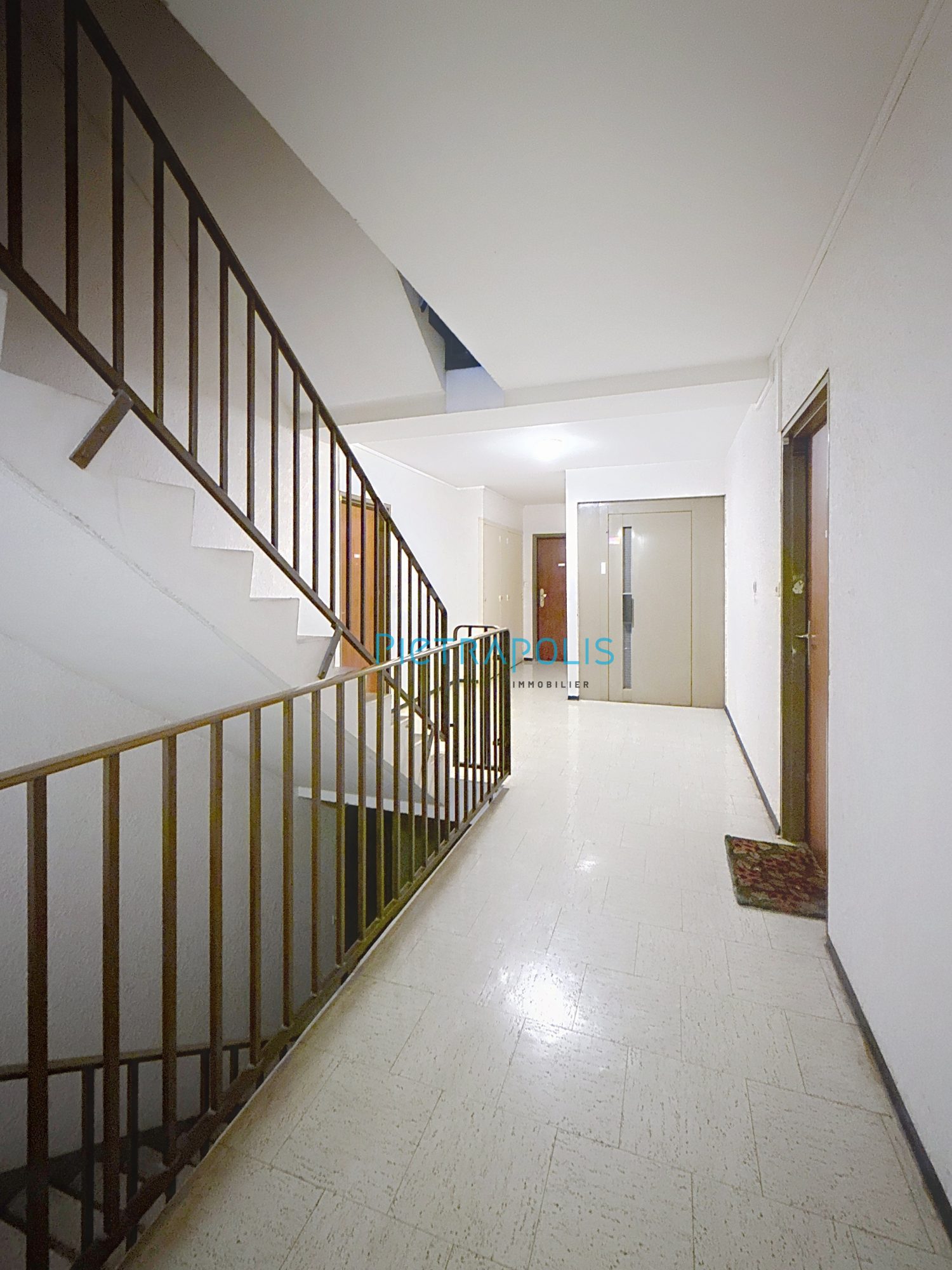 Investissement locatif – Appartement vendu avec locataire en place - Lyon 5 - Garage - Cave Lyon 69005