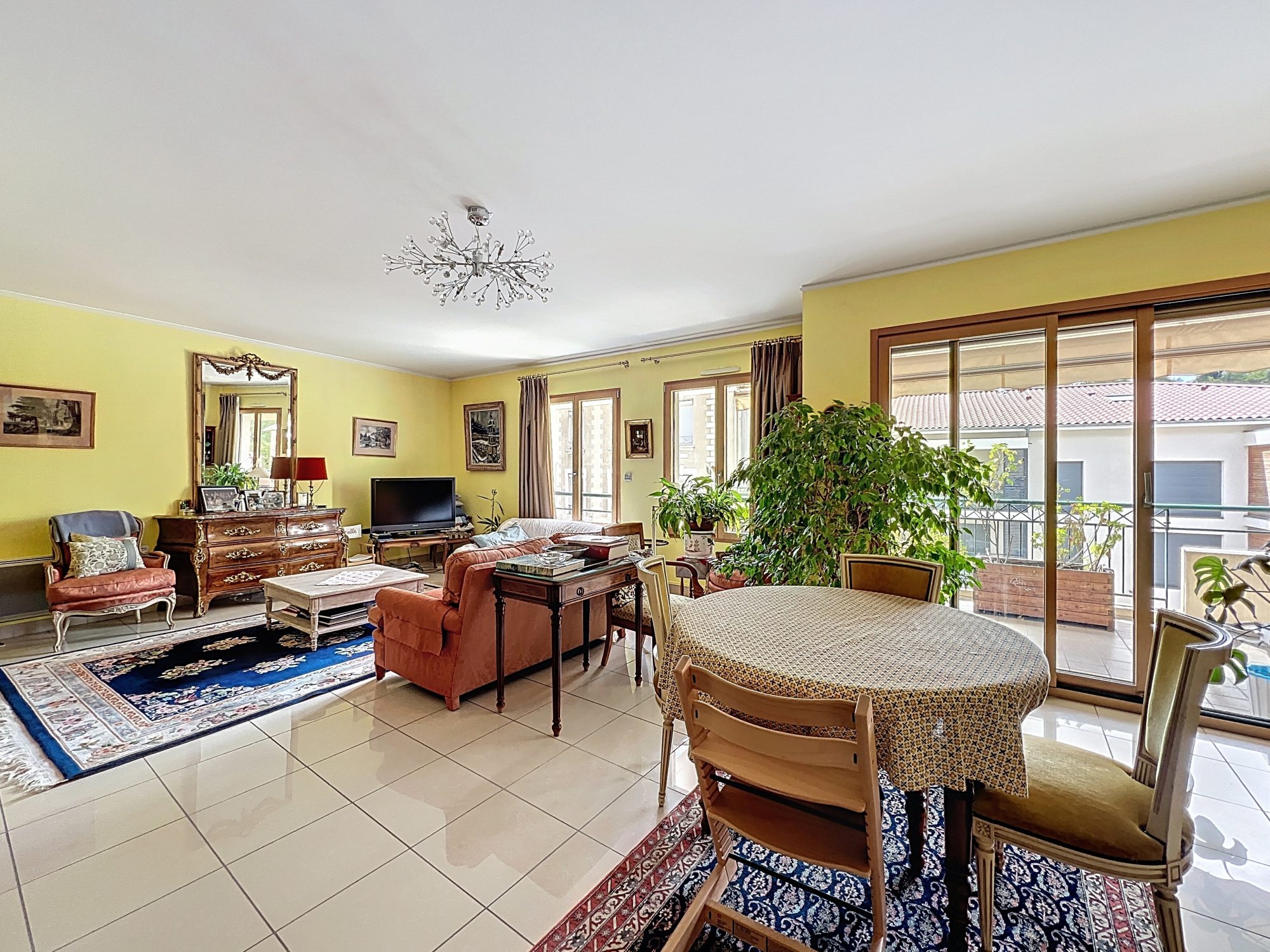 APPARTEMENT 3 CHAMBRES HYPER CENTRE