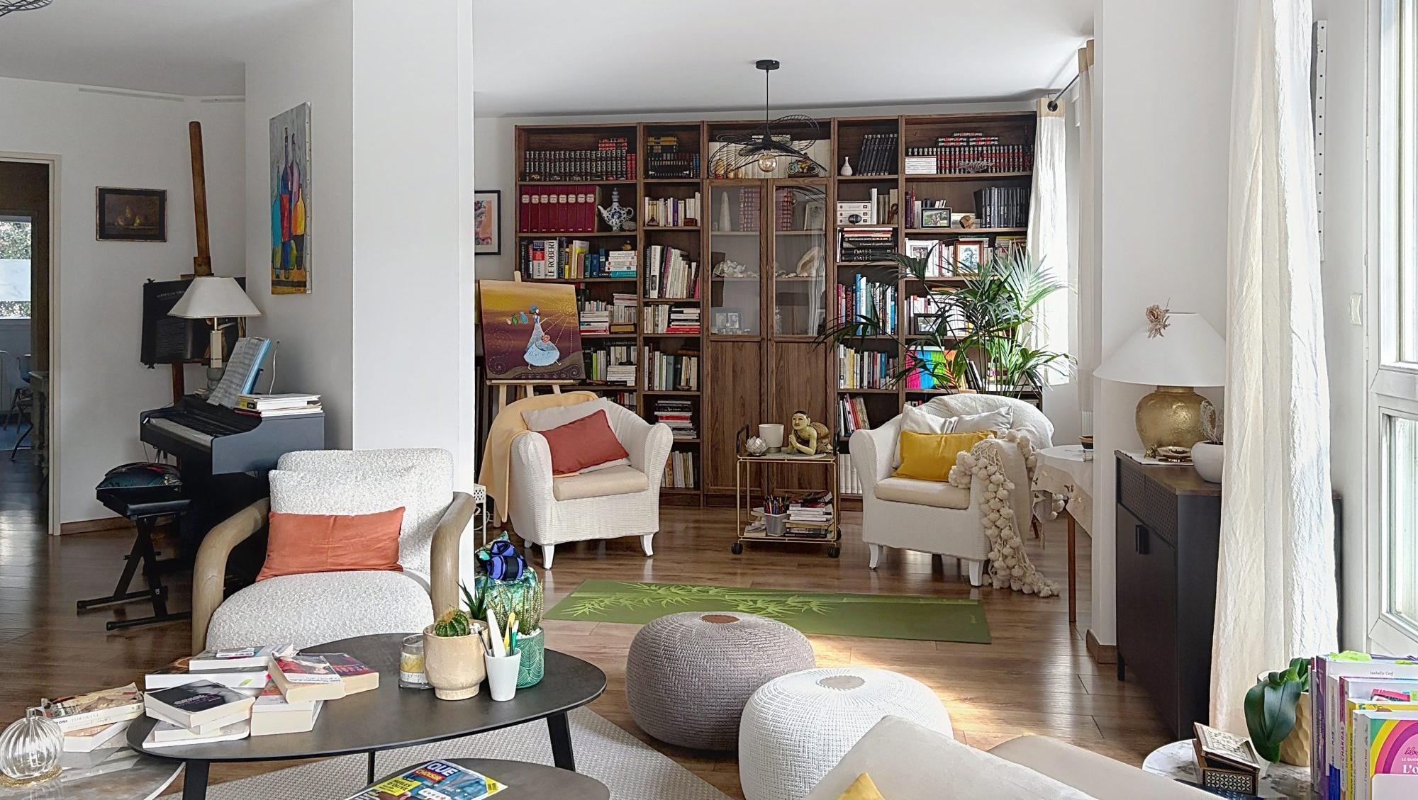 T3  de 98 m² avec balcon, métro Garibaldi, garage possible Lyon 69003