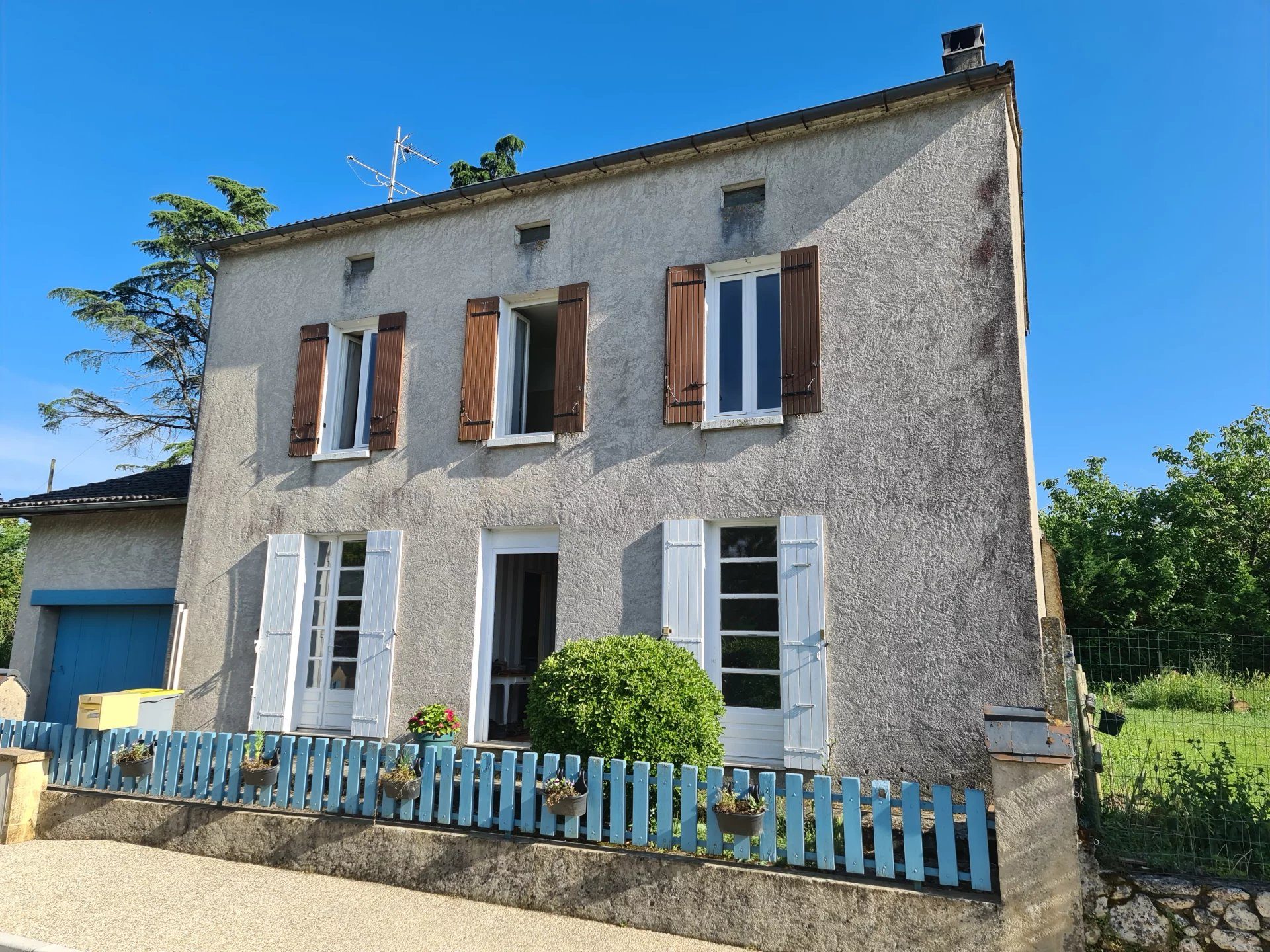 MAISON de Village