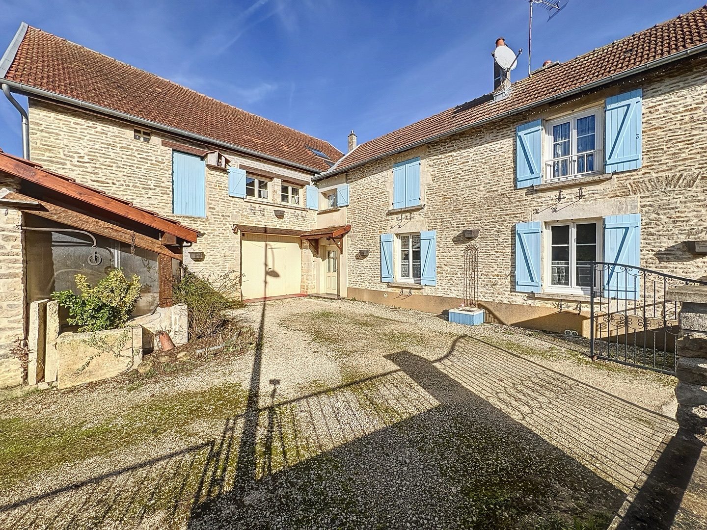 Corps de ferme proche Chaumont