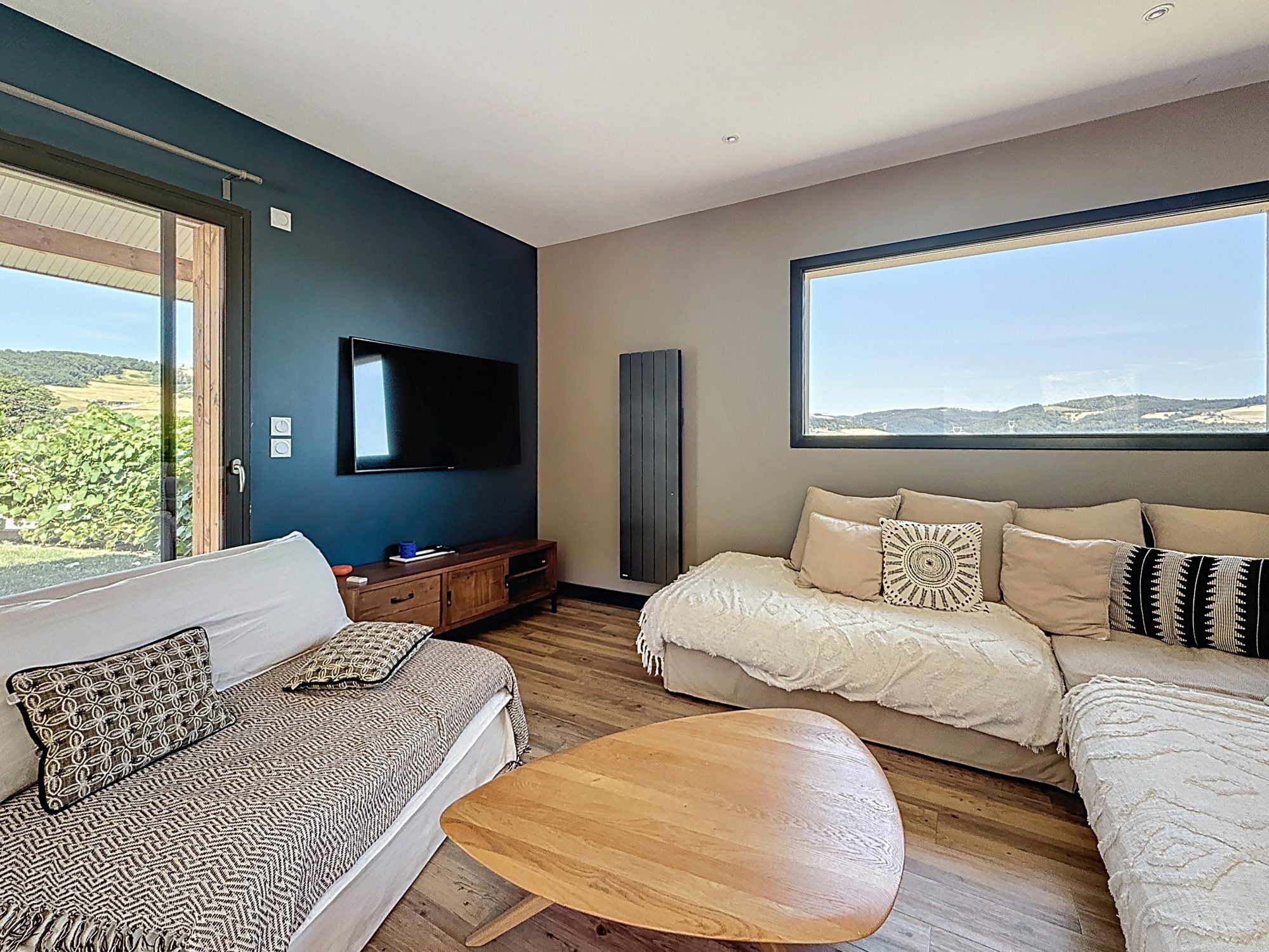 Maison moderne clé en mains de 2013 de type T5, 2500 m² de terrain,  belle pièce de vie, cuisine meublée équipée,  4 chambres, piscine 8x4 chauffée Vindry-sur-Turdine 69490