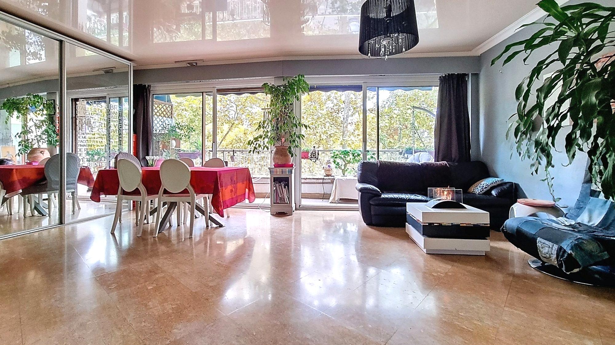 Appartement étage élevé, 2 balcons - Saxe Gambetta Lyon 69007