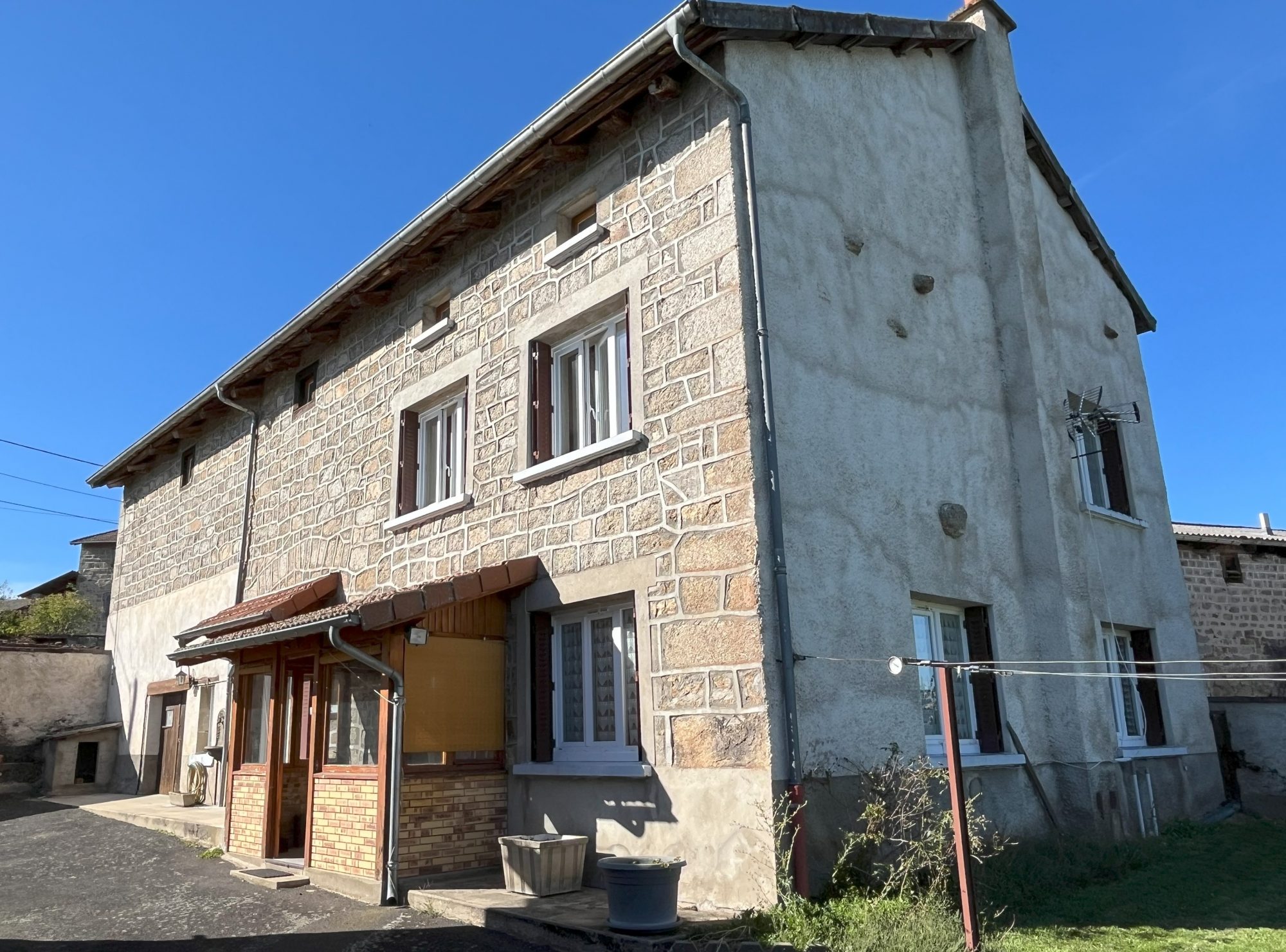 Maison ancienne avec dépendances Champétières 63600