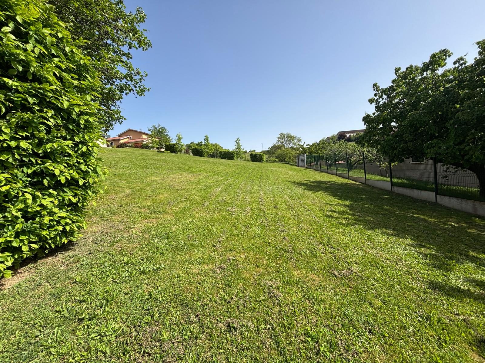 TERRAIN CONSTRUCTIBLE 700M²