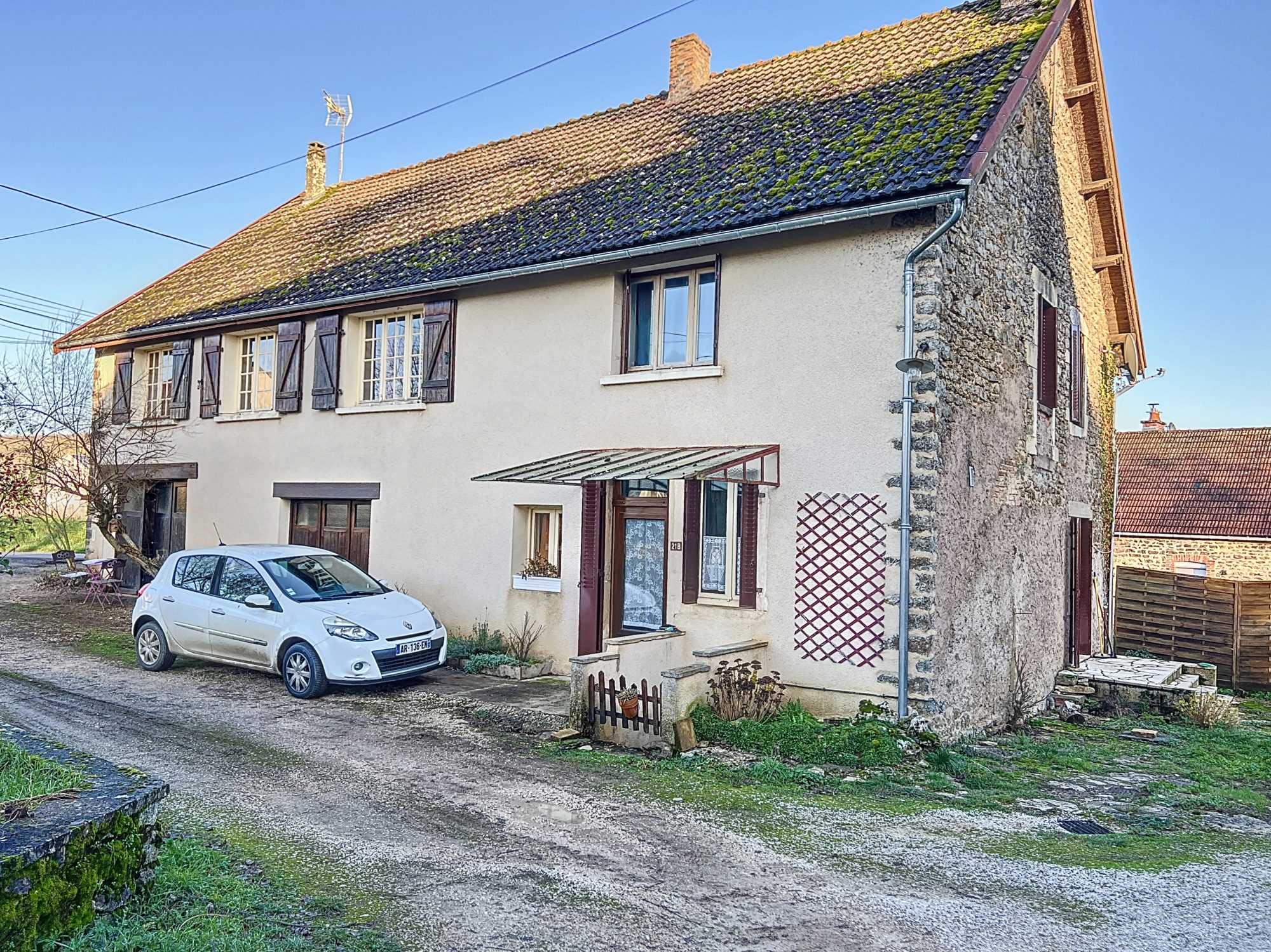 Maison avec 2 appartements à rénover