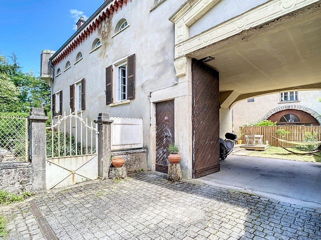 RARE À 69460 SAINT-ÉTIENNE-DES-OULLIÈRES ! Propriété XIXème - 167 M2 sur ss-sol complet - 4 CH  - Terrain de 1230 M2 Saint-Étienne-des-Oullières 69460