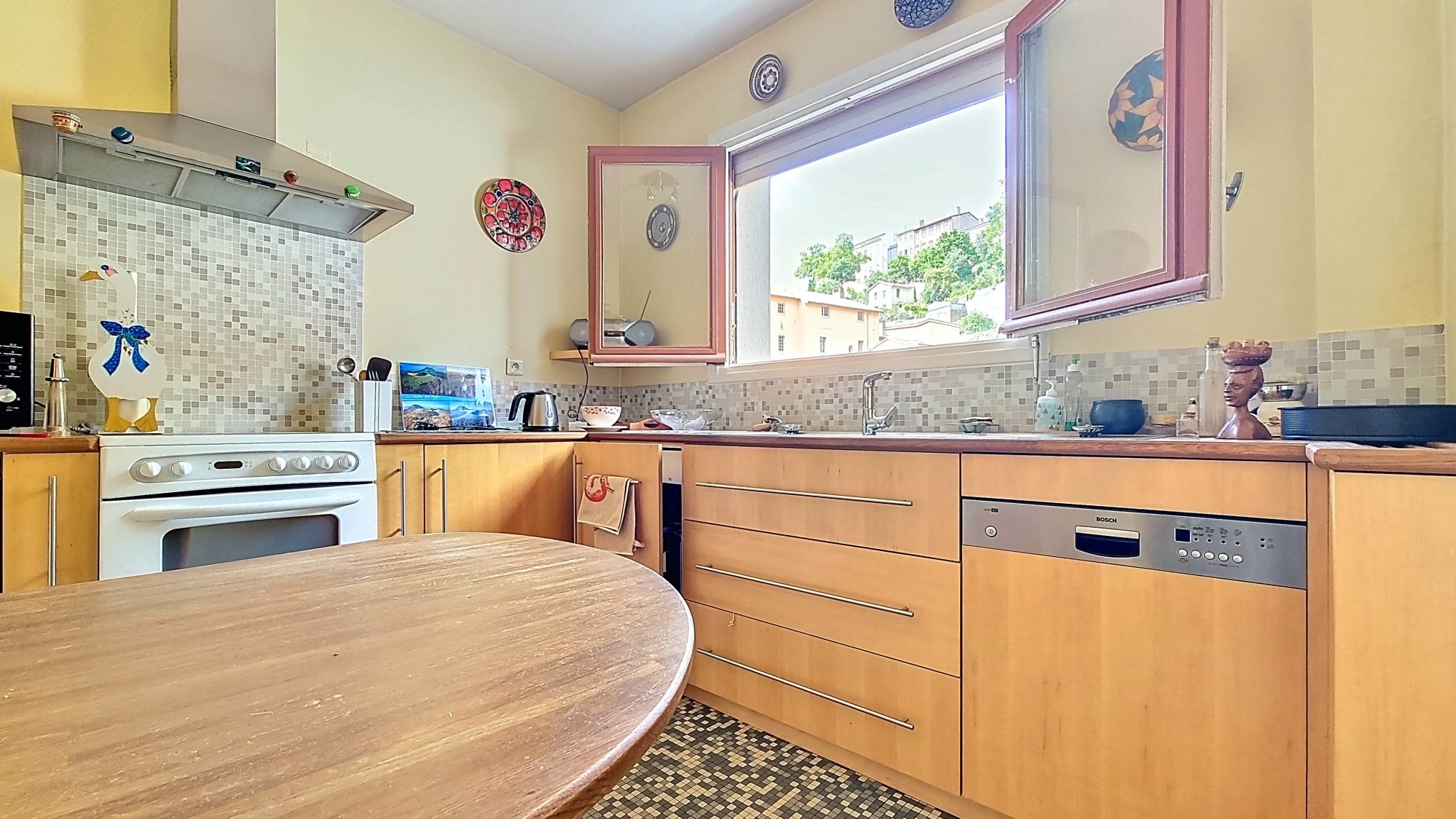 QUAI DE SAONE - T5 de 120 m² avec terrasse - garage Lyon 69001