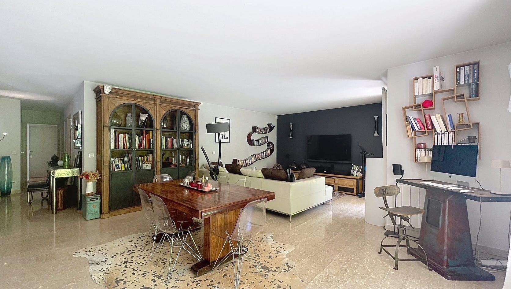 REZ DE JARDIN - T5 de plain pied de 116 m² - terrain privé de 400 m² piscinable. Caluire-et-Cuire 69300