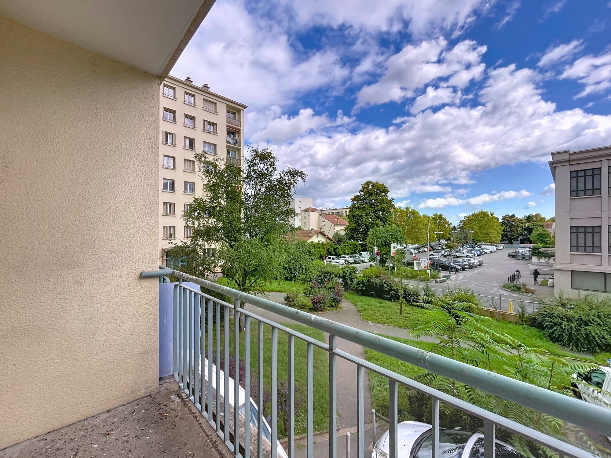 T4- 3 CHAMBRES- 73,50M2- RUE GREUZE-PARKING COLLECTIF