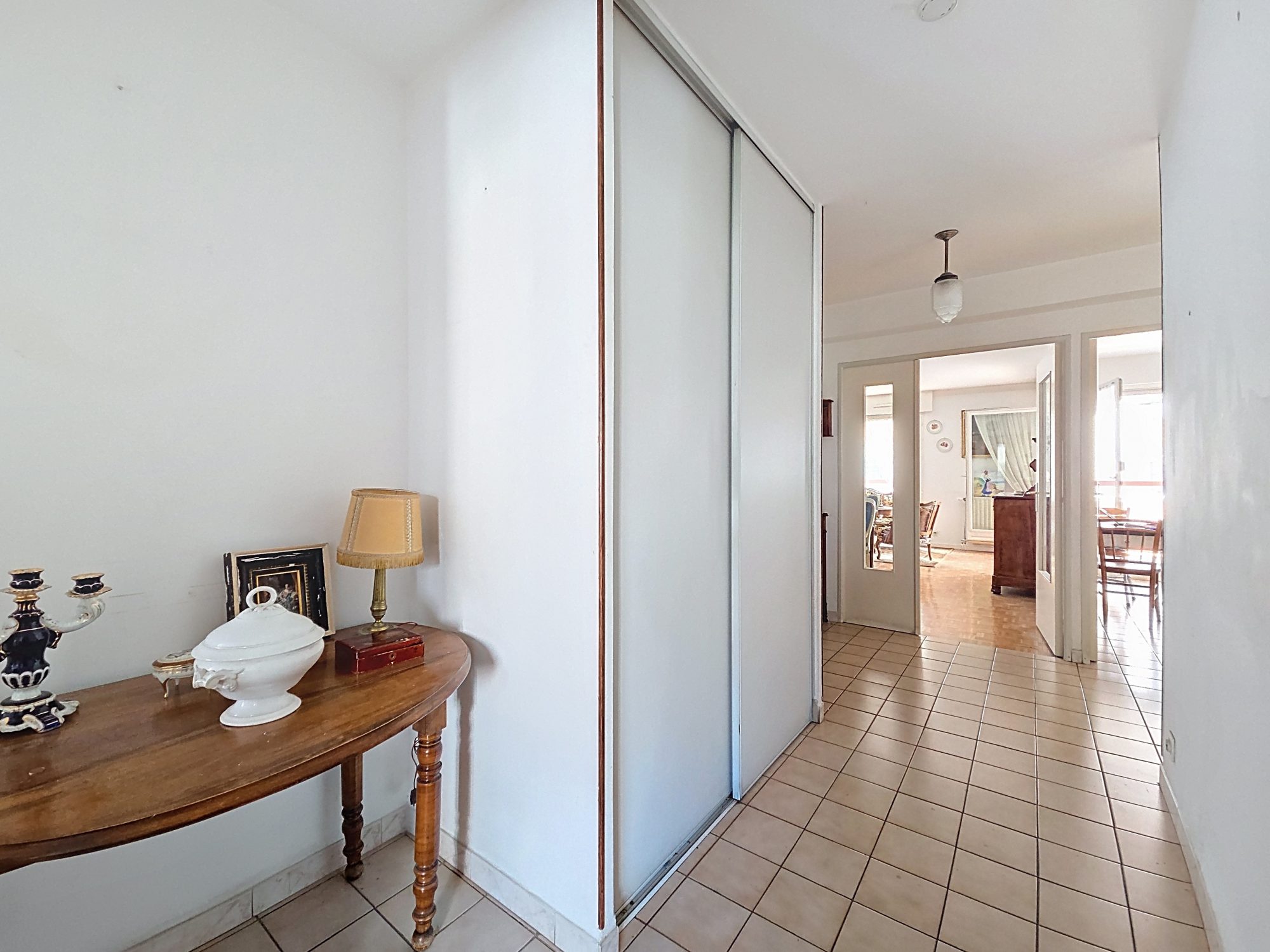 République T3 de 75 m2 avec Garage et Cave Villeurbanne 69100