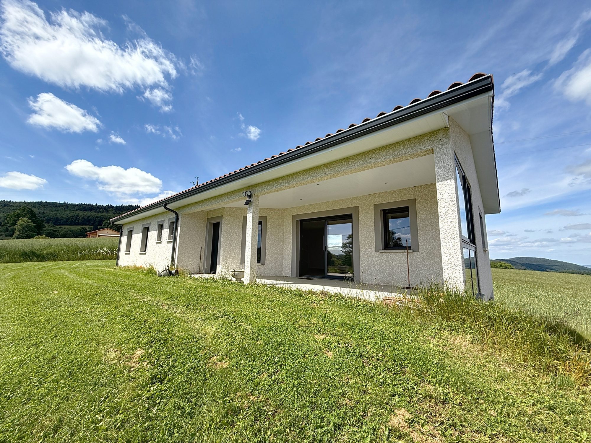 Maison plain-pied sur sous-sol complet d'env 102 m²