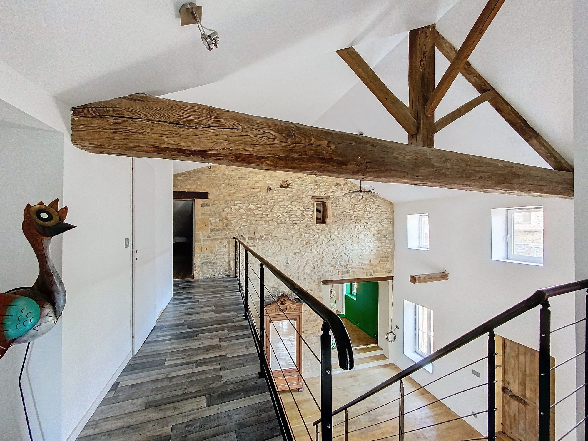 Maison de village en pierres dorées avec jardinet et belle cour intérieure Val d'Oingt 69620