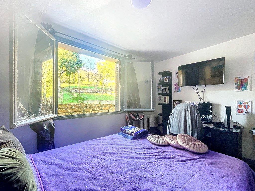 A TARARE MAISON CENTRE VILLE - 140 M2 - 4 CHAMBRES - CALME - LUMINOSITÉ - TERRAIN CLOS ARBORÉ  700 M2 Tarare 69170