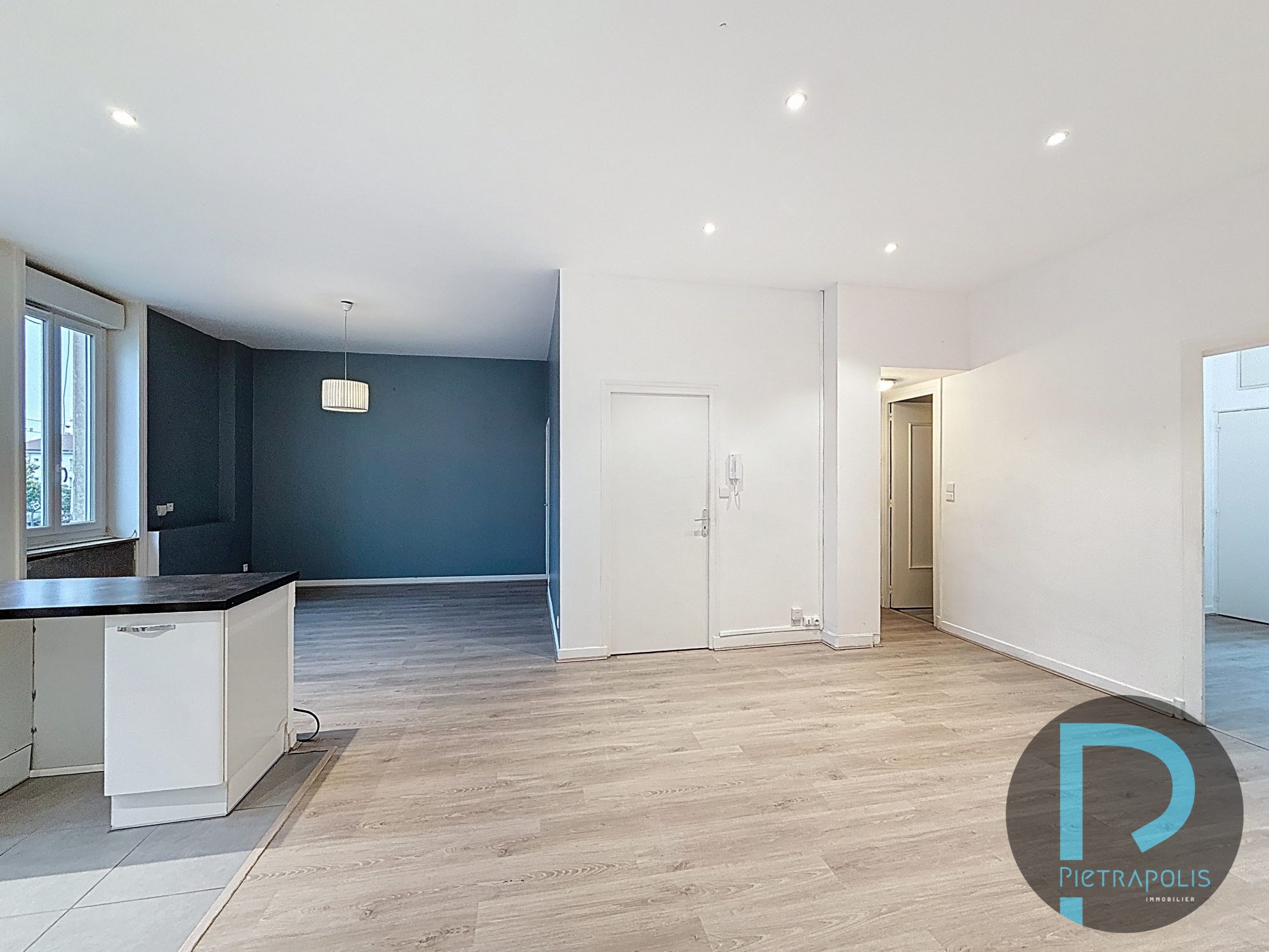 Appartement de 92m² - 3 chambres - Plein centre ville proche gare Villefranche S/S - 1 er étage sans ascenseur Villefranche-sur-Saône 69400