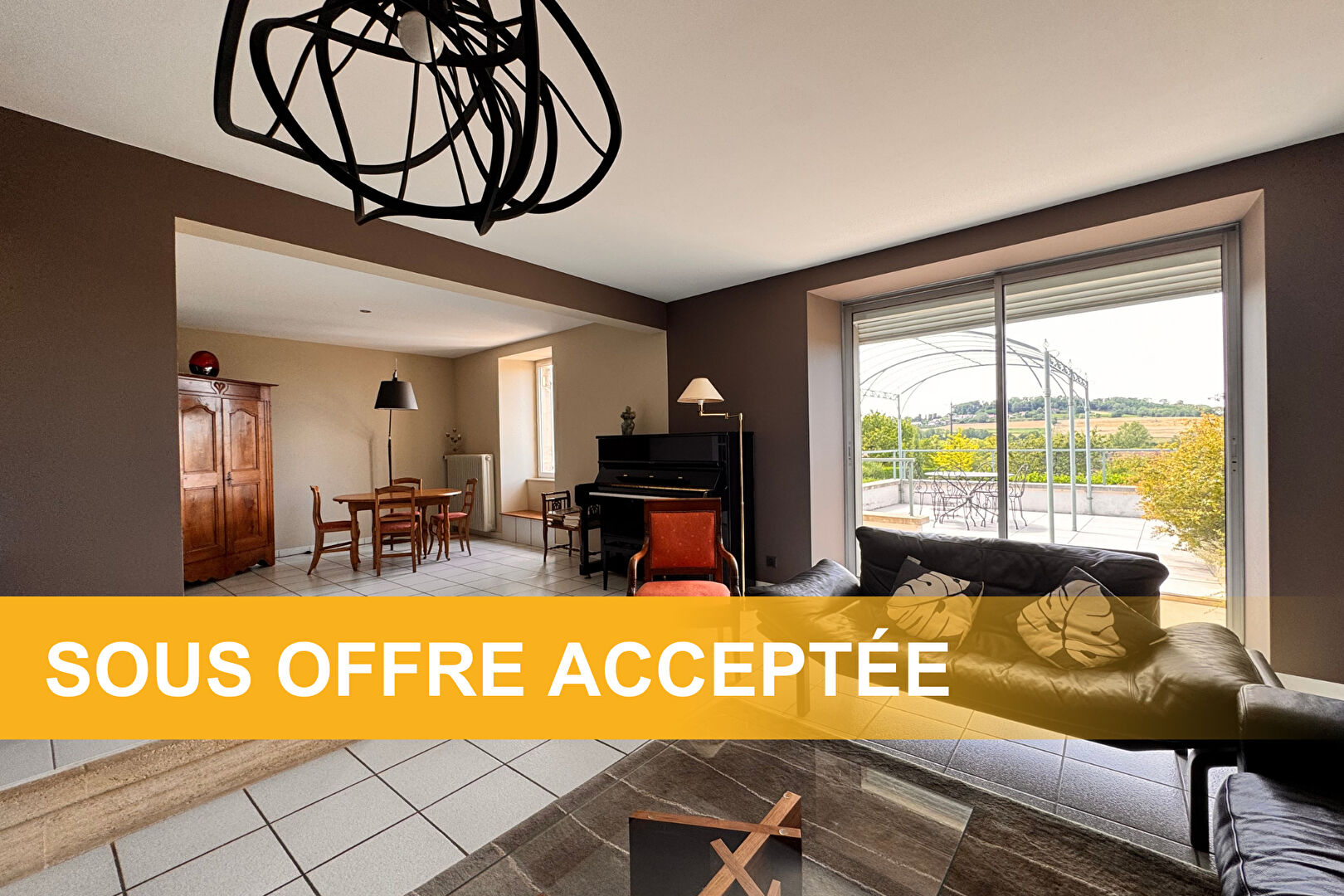 Maison en pierre de caractère - 6 chambres dont suite parentale - Piscine - Vue dégagée - Lavigny (Jura) pièce(s) 185 m²