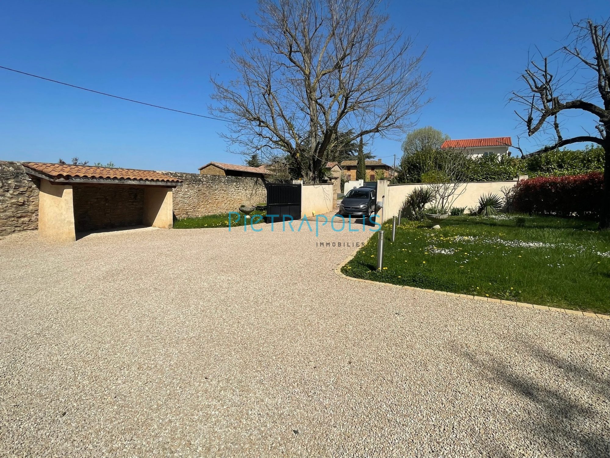 Propriété d'exception en pierres dorées - 9 pièces -280 m² hab - Terrain 1598 m² Marcy 69480