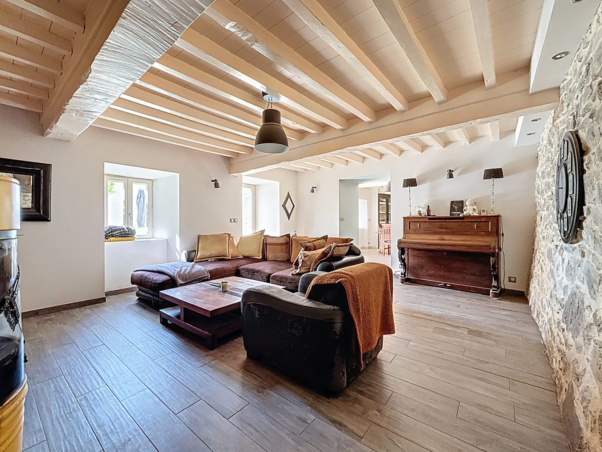 Grande propriété familiale avec deux maisons sur 935 m² de terrain arboré – Calme et potentiel locatif Chambost-Longessaigne 69770