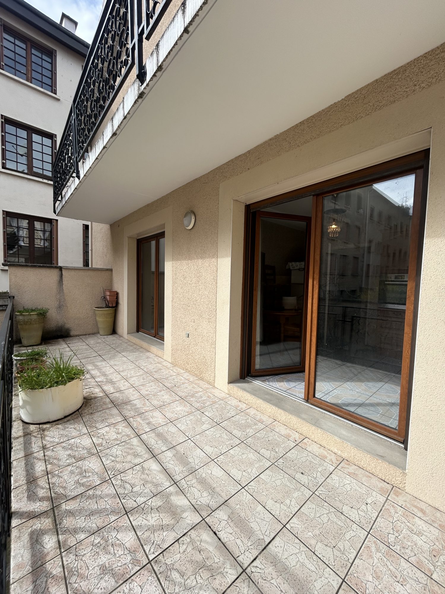 Grande maison de ville Saint-Étienne Bellevue, petit extérieur et terrasse, proximité toutes commodités Saint-Étienne 42100