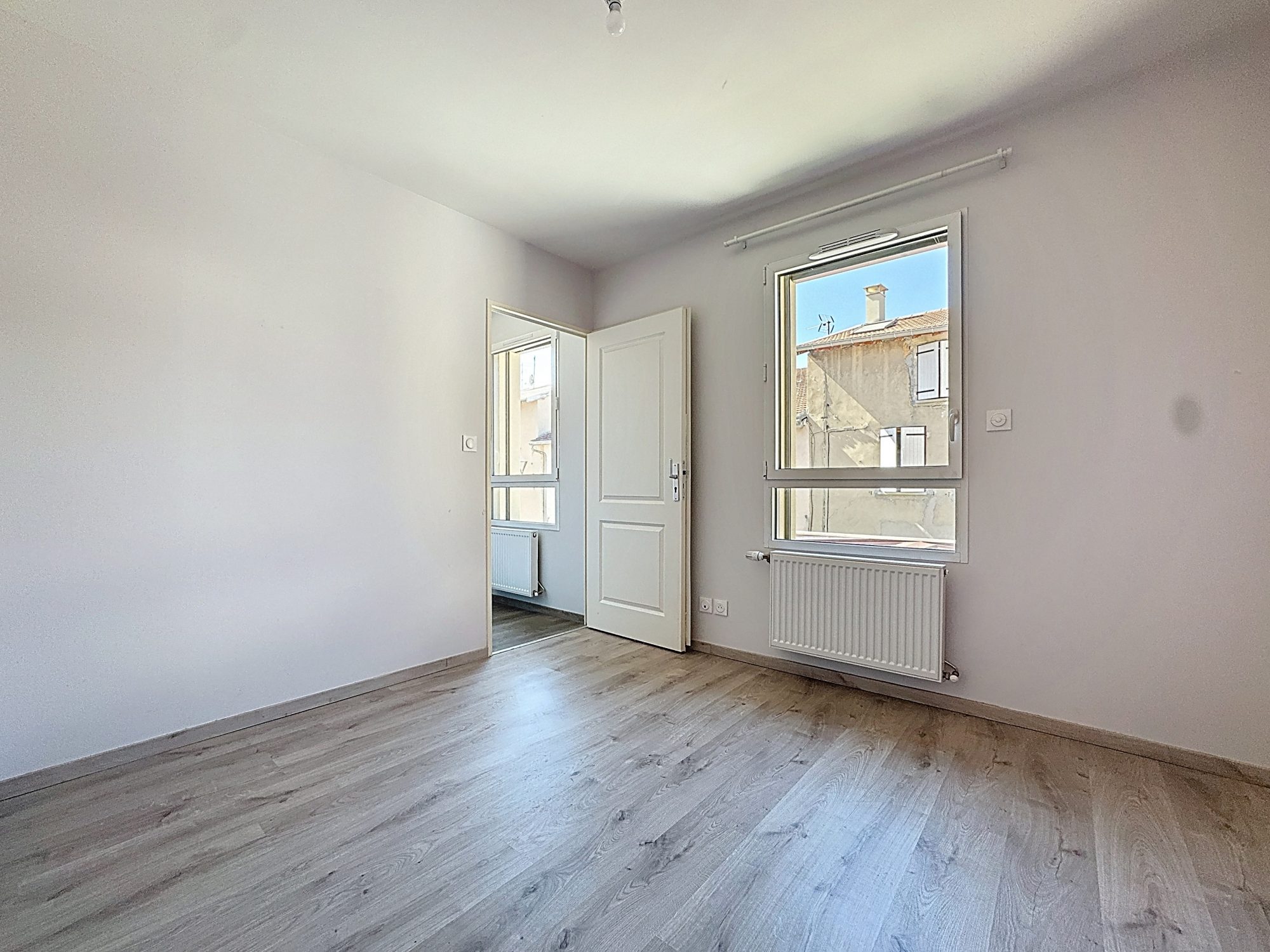 Maison de 2020 au centre ville de 110m2 - 4 chambres avec Garage et stationnement. Saint Symphorien d'Ozon 69360